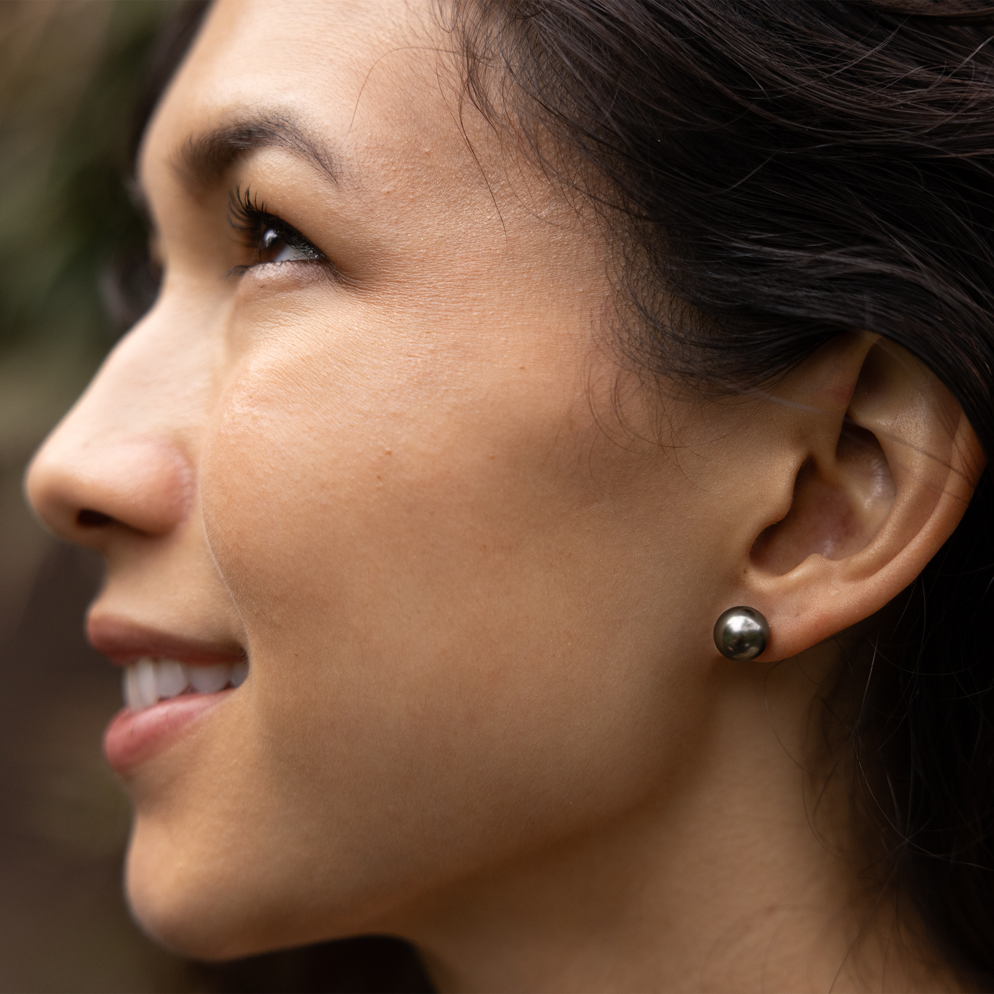 Tahitian Black Pearl Earrings in Gold - 9-10mm
