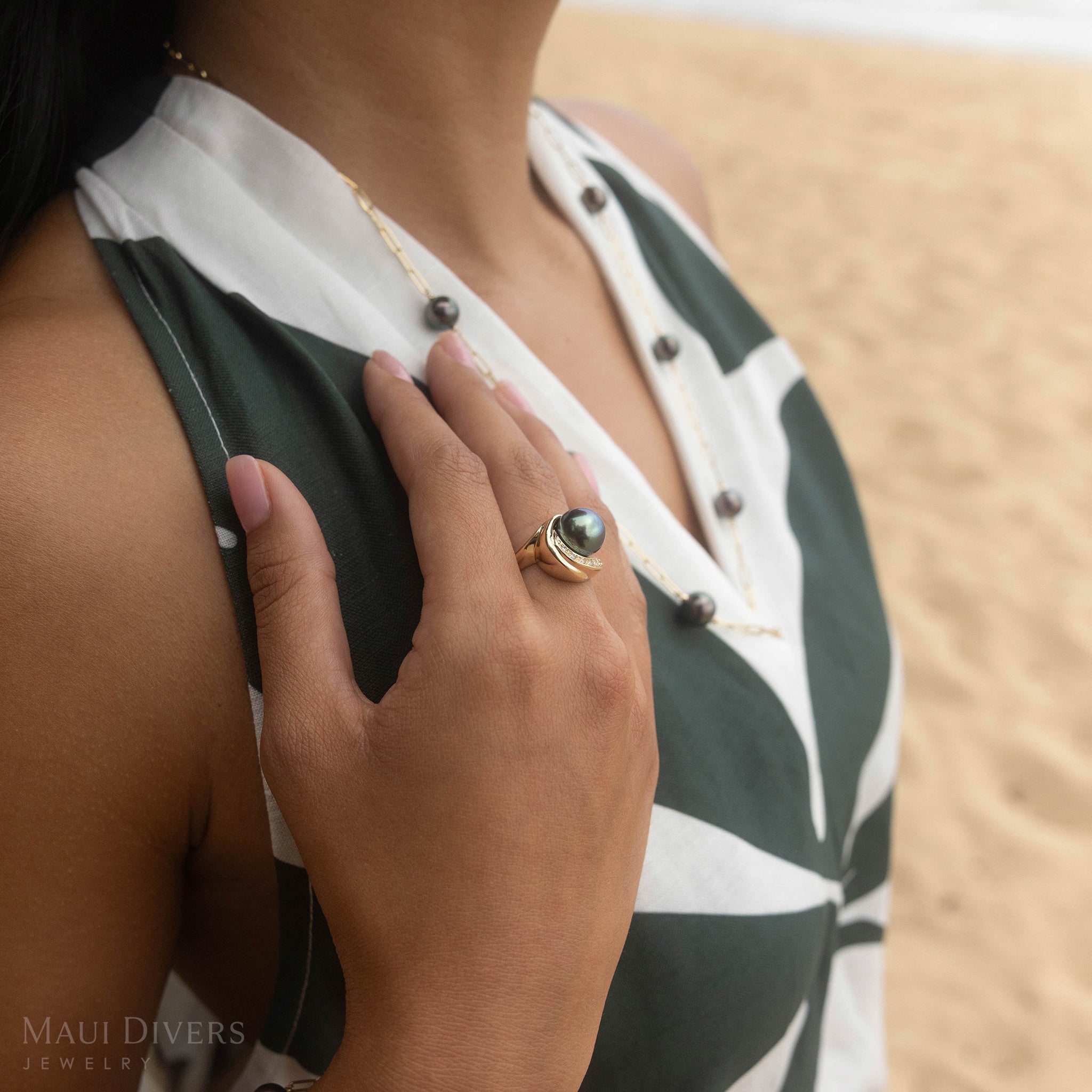 Tahitian Pearl Ring in Gold with Diamonds - 10-11mm