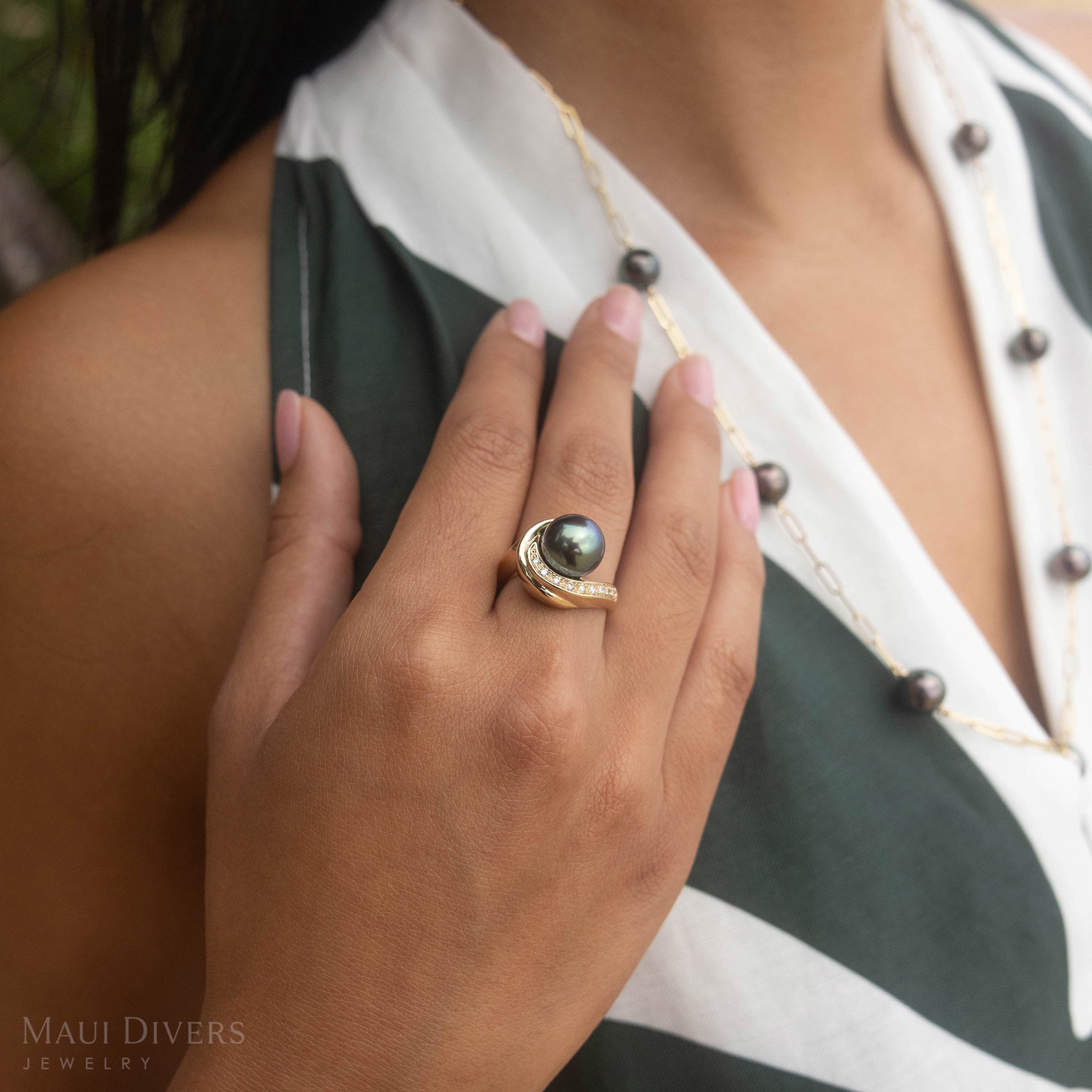 Tahitian Pearl Ring in Gold with Diamonds - 10-11mm