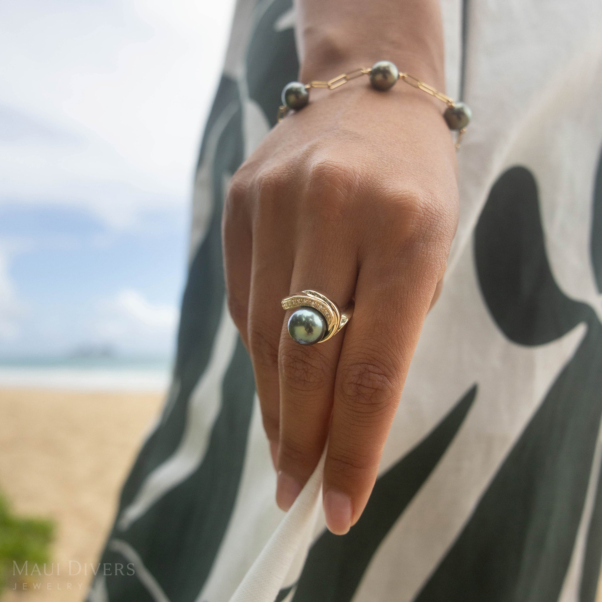 Tahitian Pearl Ring in Gold with Diamonds - 10-11mm