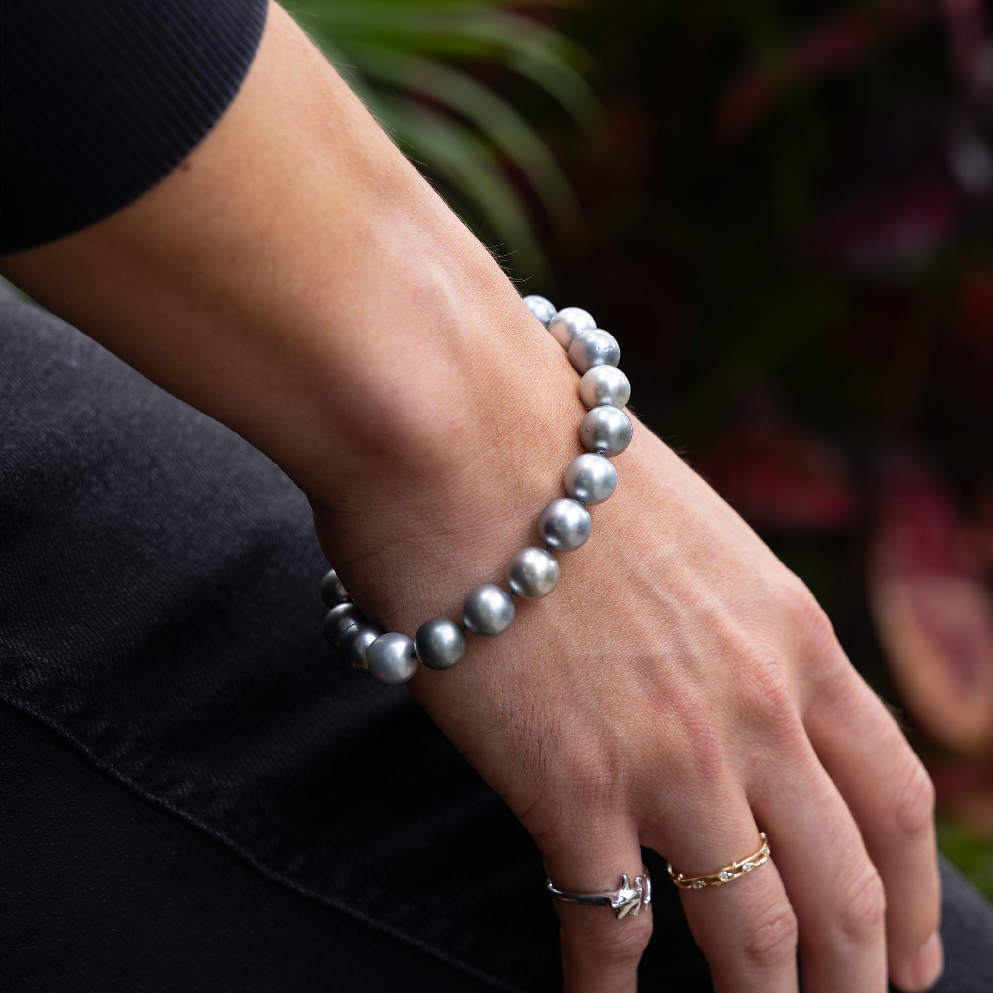 7.5-9" Adjustable Tahitian Black Pearl Bracelet in Gold - 9-10mm