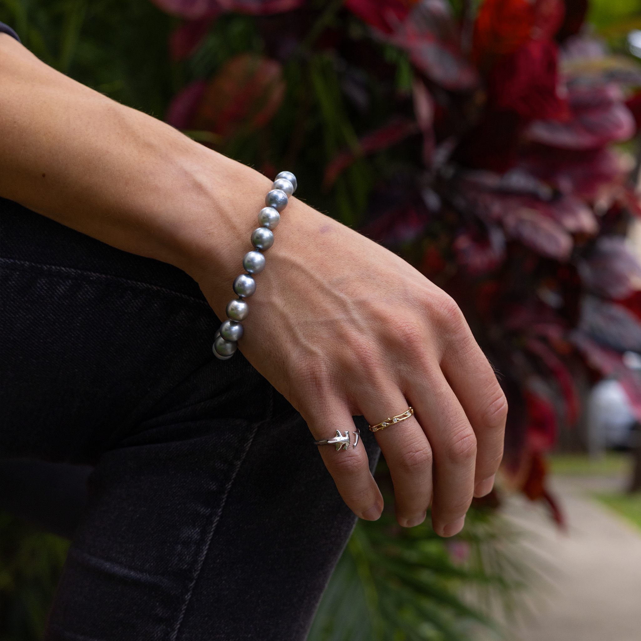 7.5-9" Adjustable Tahitian Black Pearl Bracelet in Gold - 9-10mm