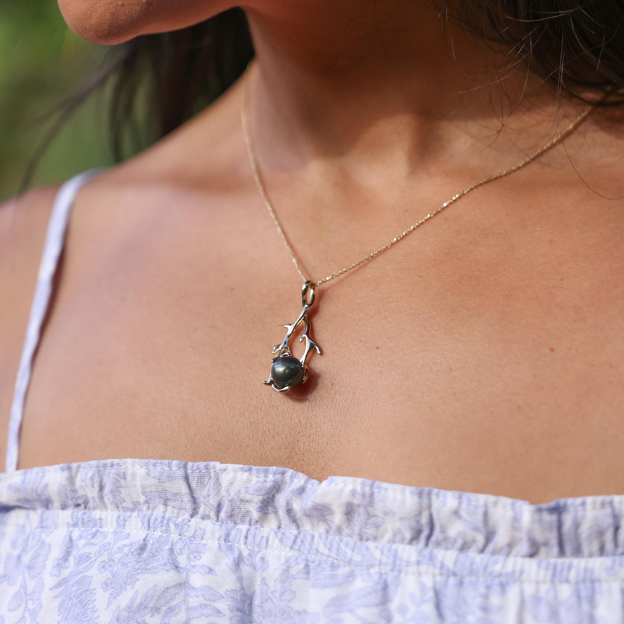 Heritage Tahitian Black Pearl Pendant in Gold
