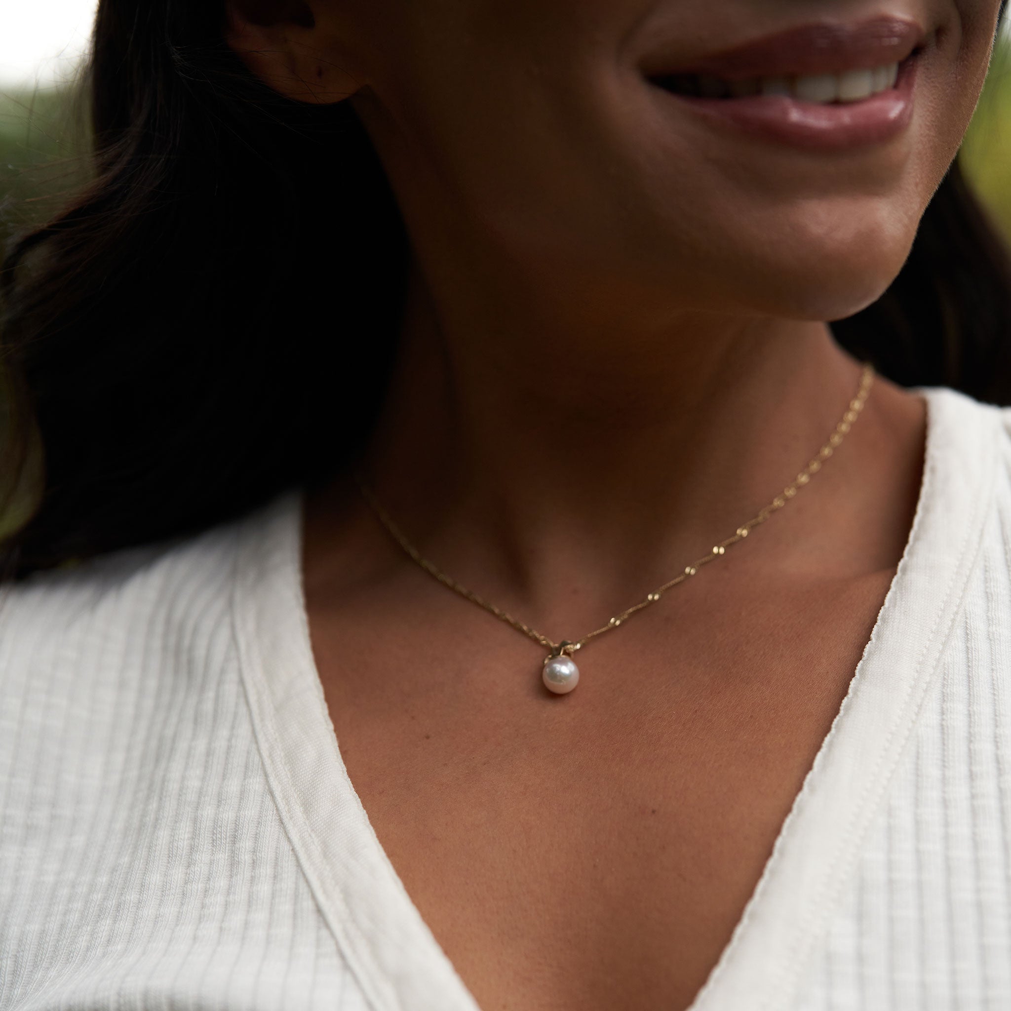 Plumeria Akoya White Pearl Pendant in Gold mit Diamant - 8mm