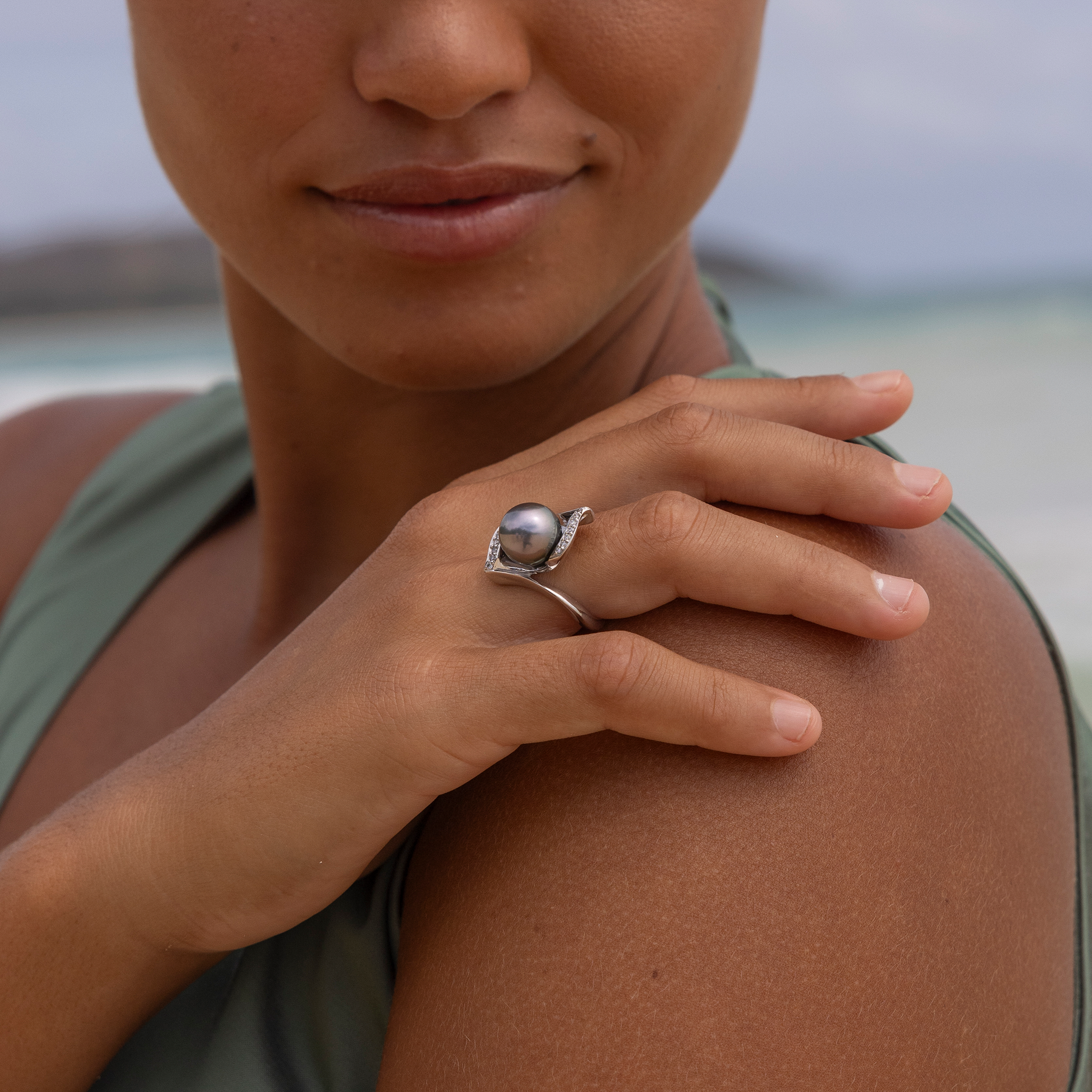 Schwarzer Tahiti-Perlenring aus Weißgold mit Diamanten - 11-12 mm