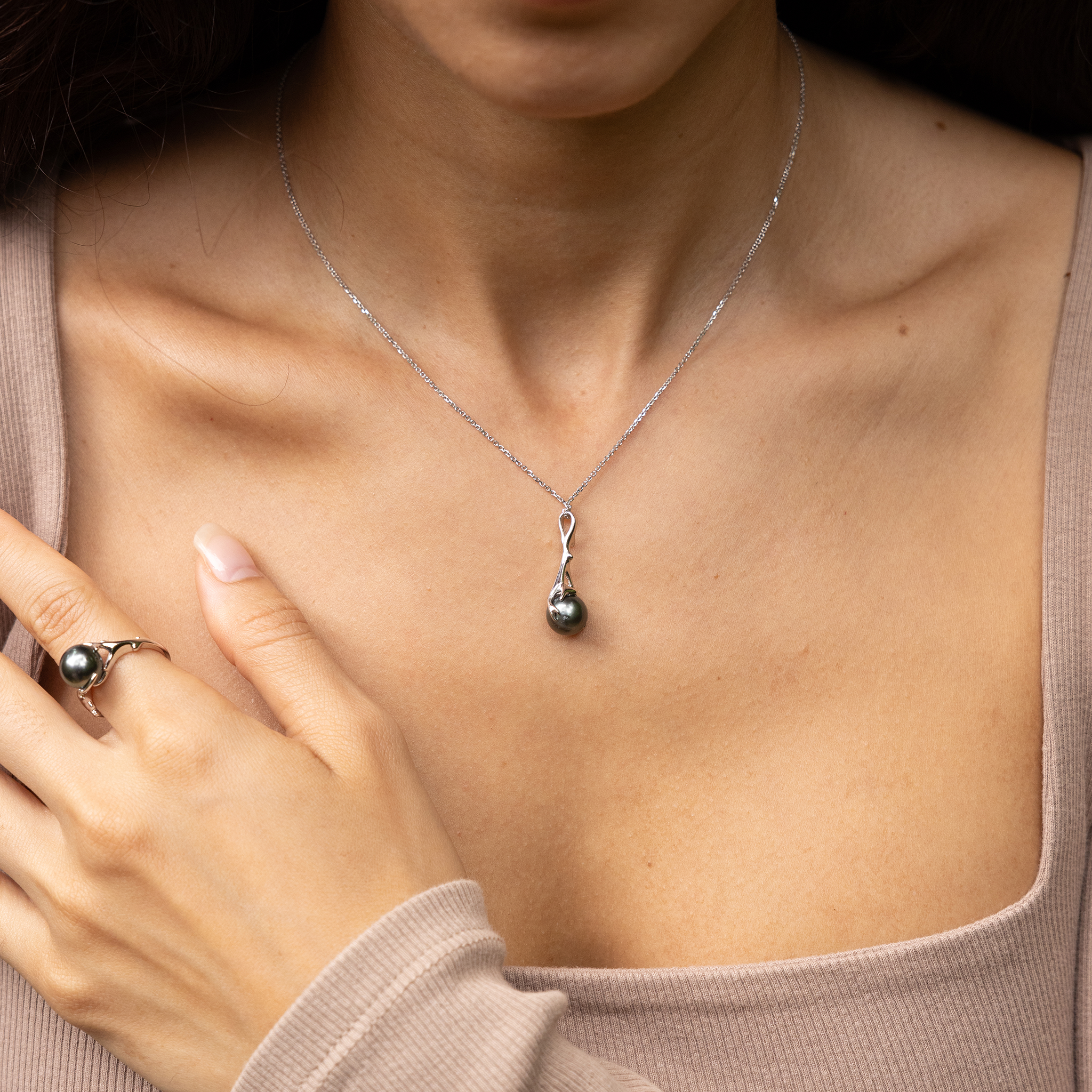 Heritage Tahitian Pearl Pendant in White Gold - 25mm