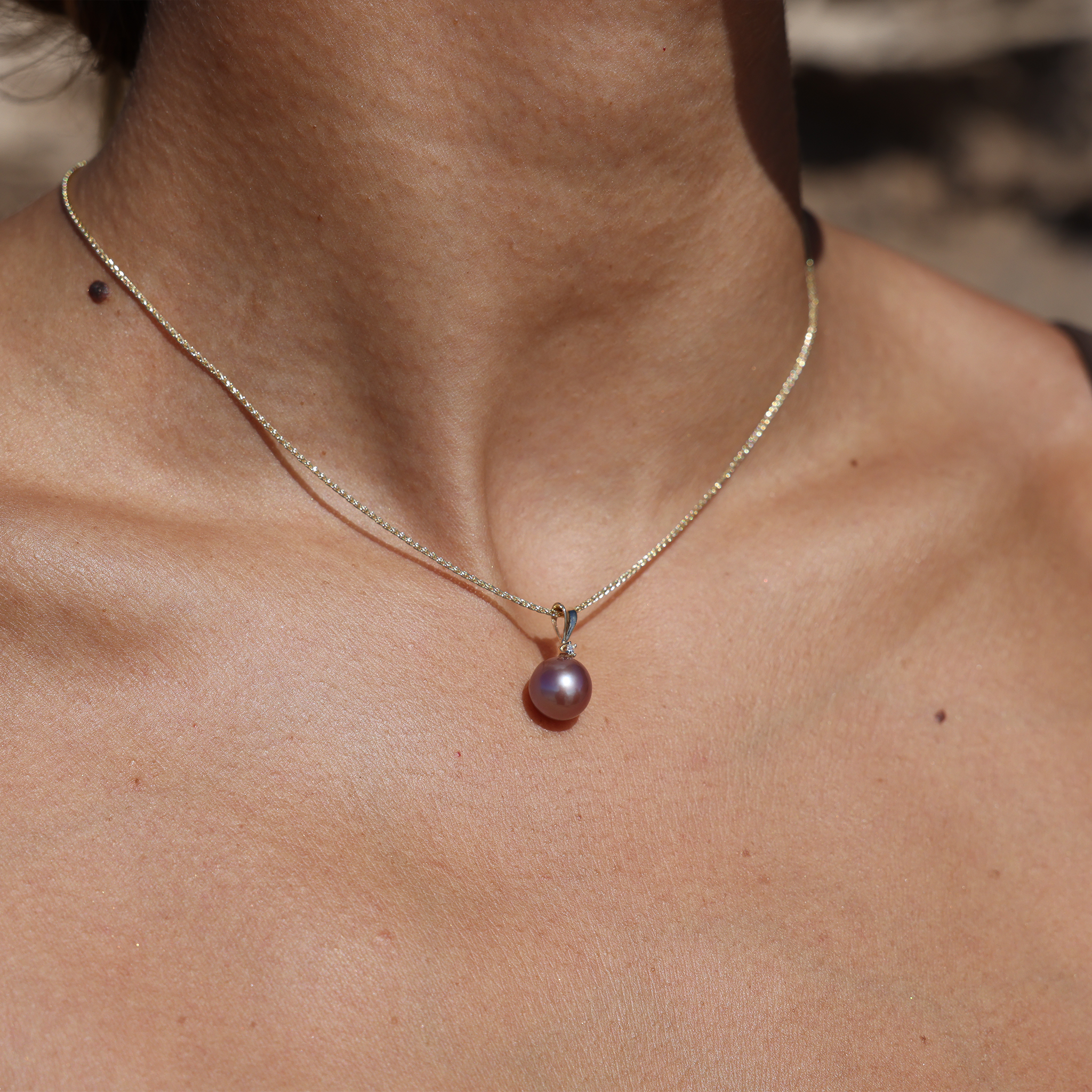Lila Süßwasserperlen-Anhänger in Gold mit Diamant – 9–10 mm