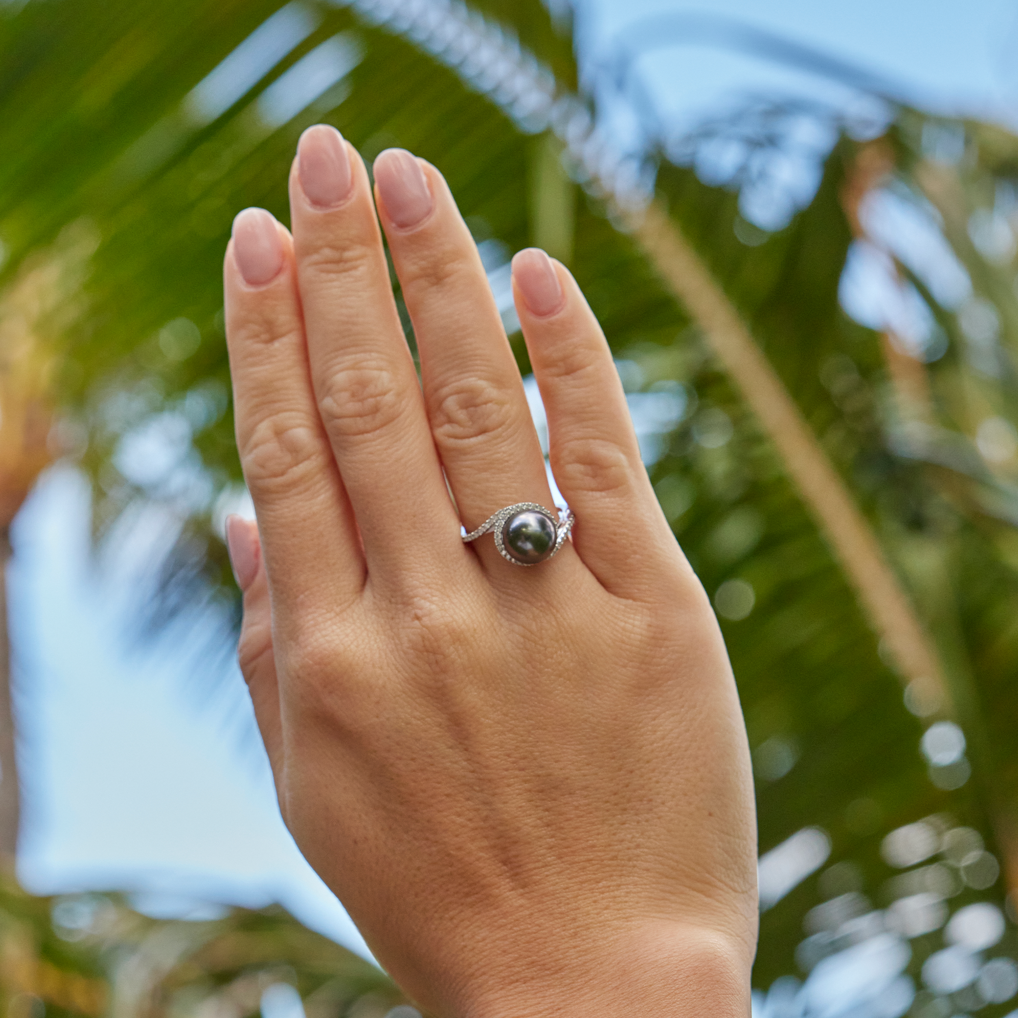 Tahitian Black Pearl Ring in White Gold with Diamonds - 9-10mm