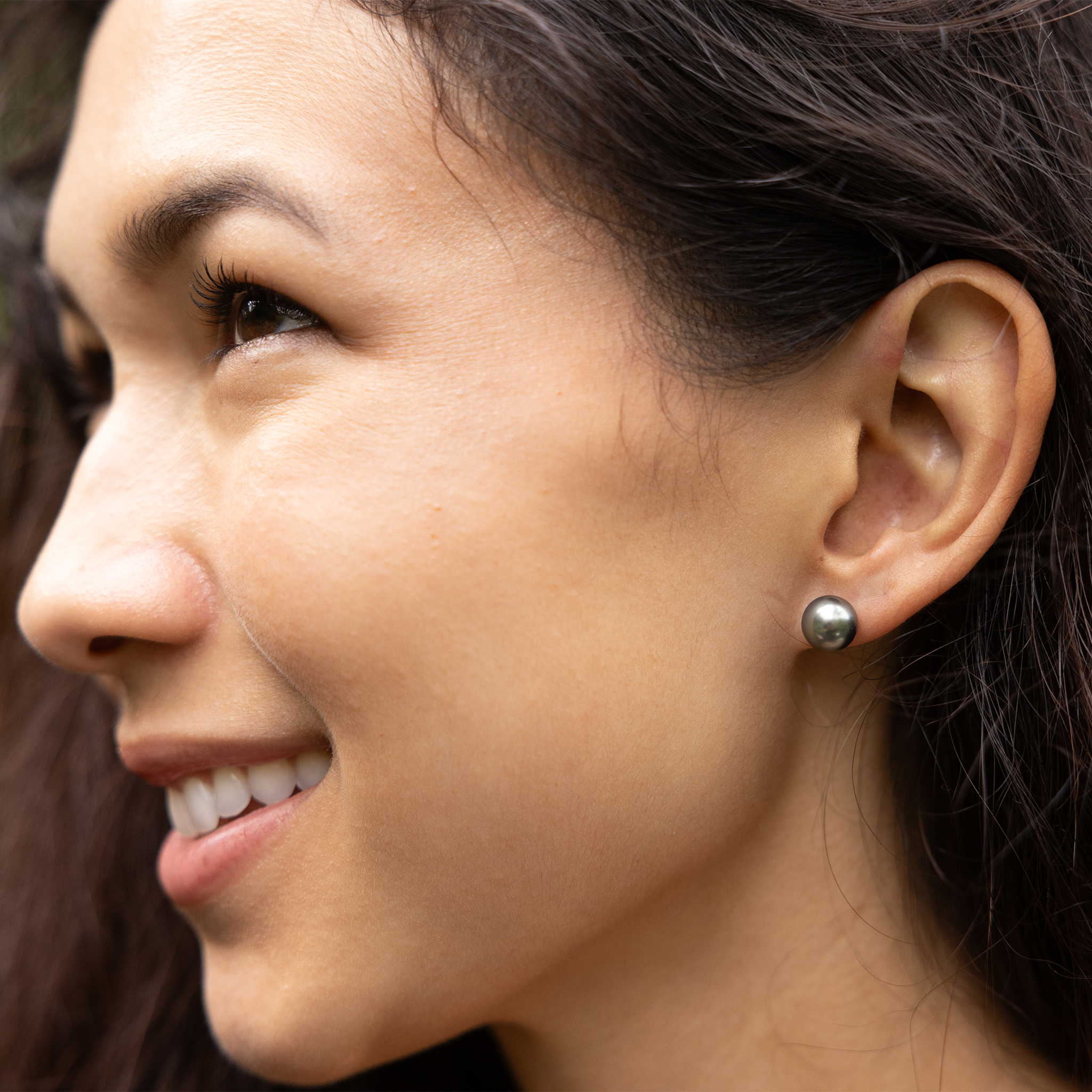 Tahitian Black Pearl Earrings in Gold - 8-9mm