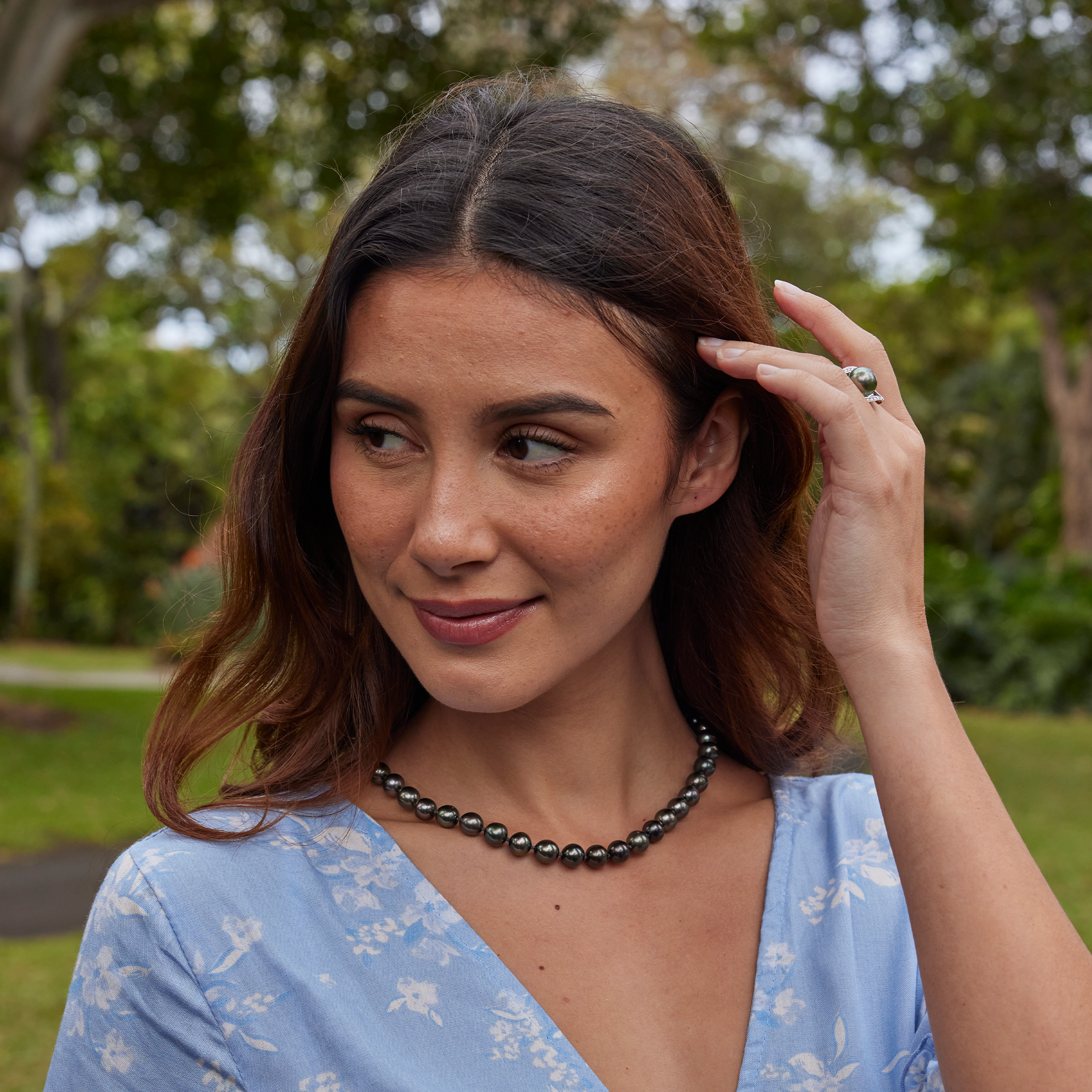 18-19" Tahitian Black Pearl Strand with Gold Clasp - 8-10mm