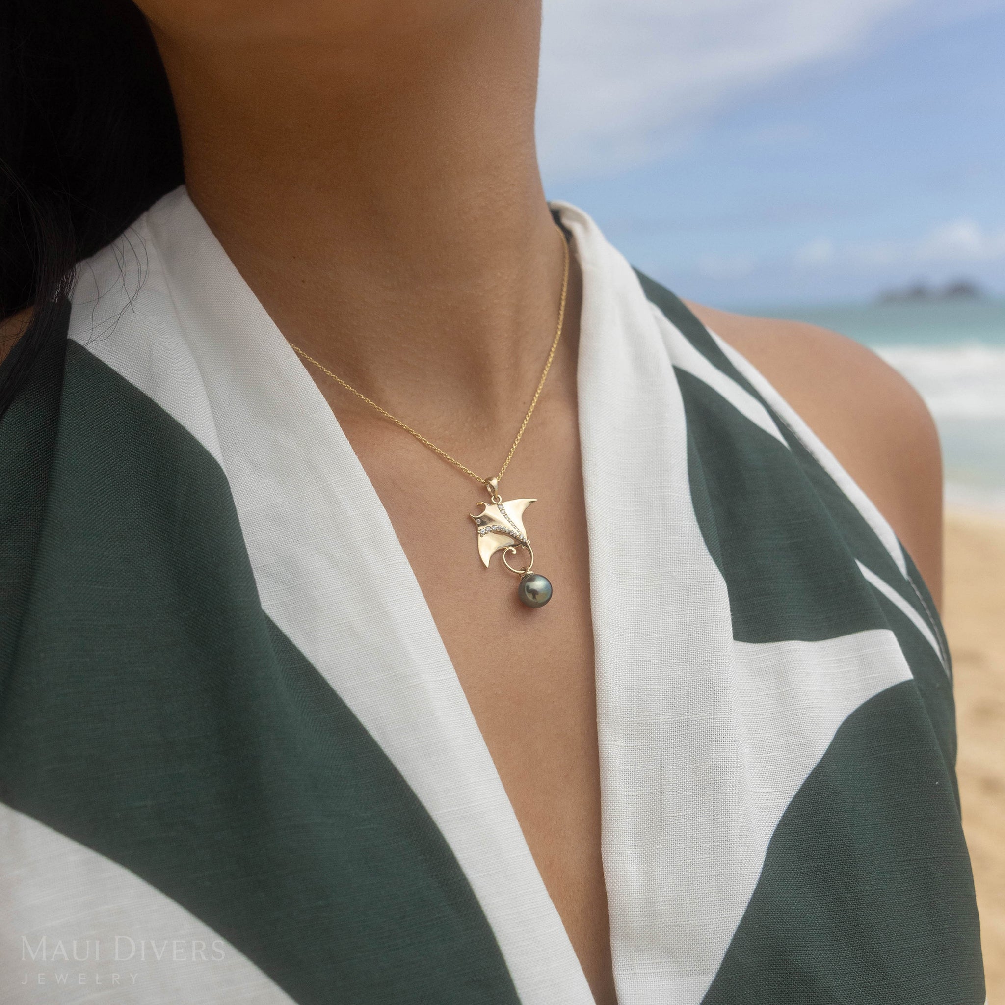 Ocean Dance Manta Ray Tahiti Black Pearl Anhänger in Gold mit Diamanten - 9-10 mm