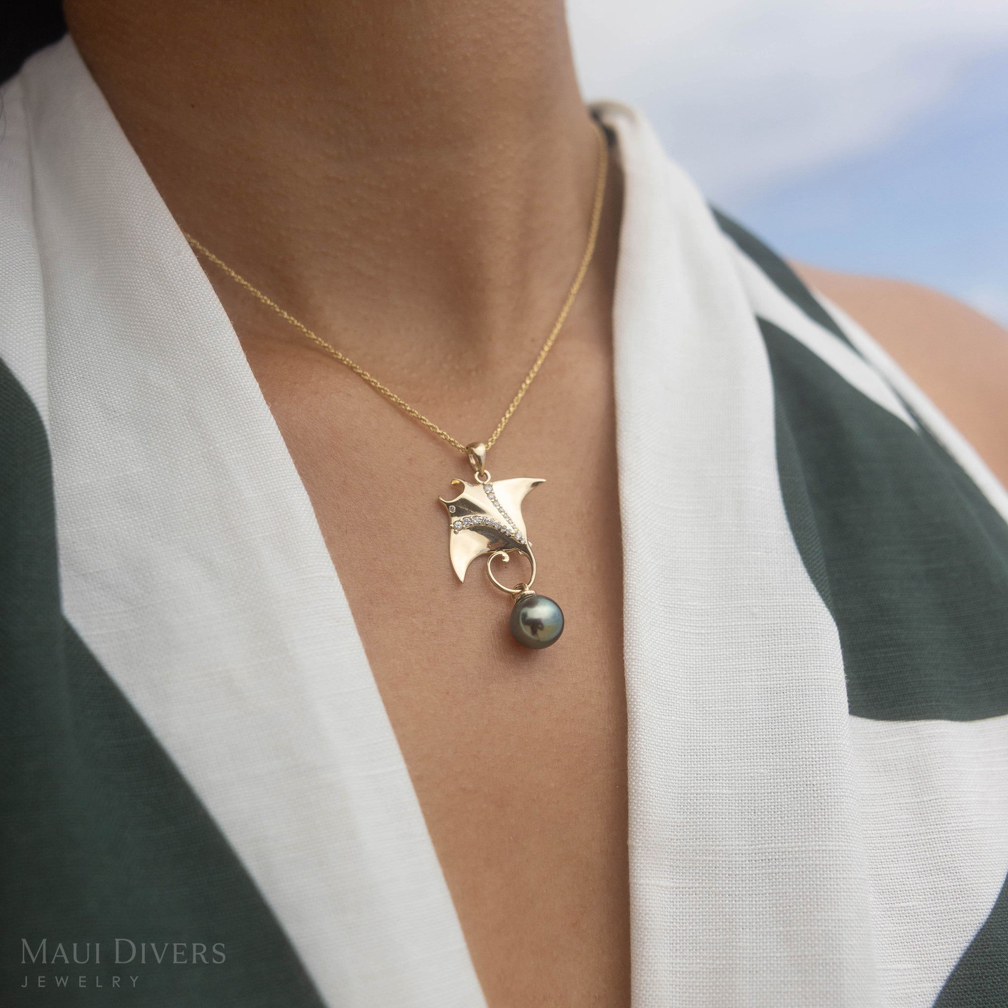 Ocean Dance Manta Ray Tahiti Black Pearl Anhänger in Gold mit Diamanten - 9-10 mm