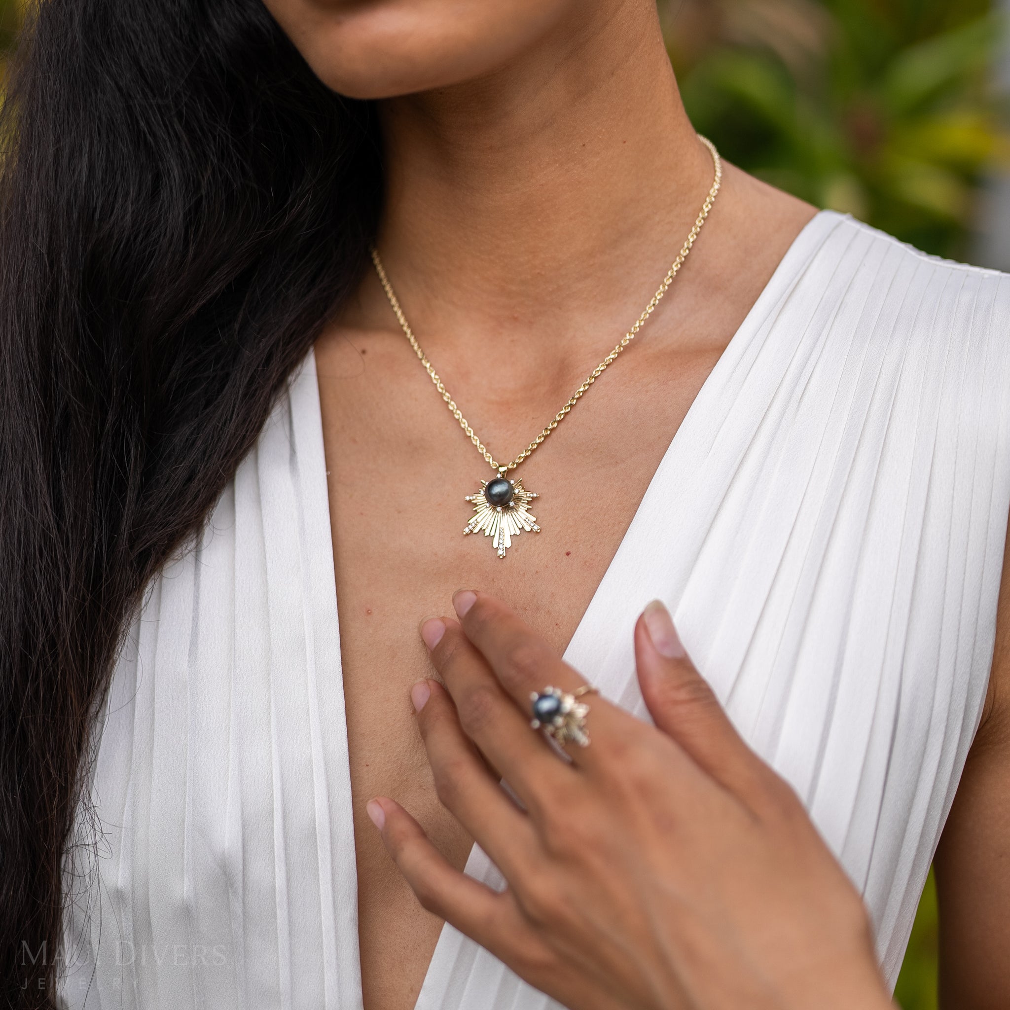 E Hoʻāla Tahitian Black Pearl Pendant in Gold with Diamonds - 27mm