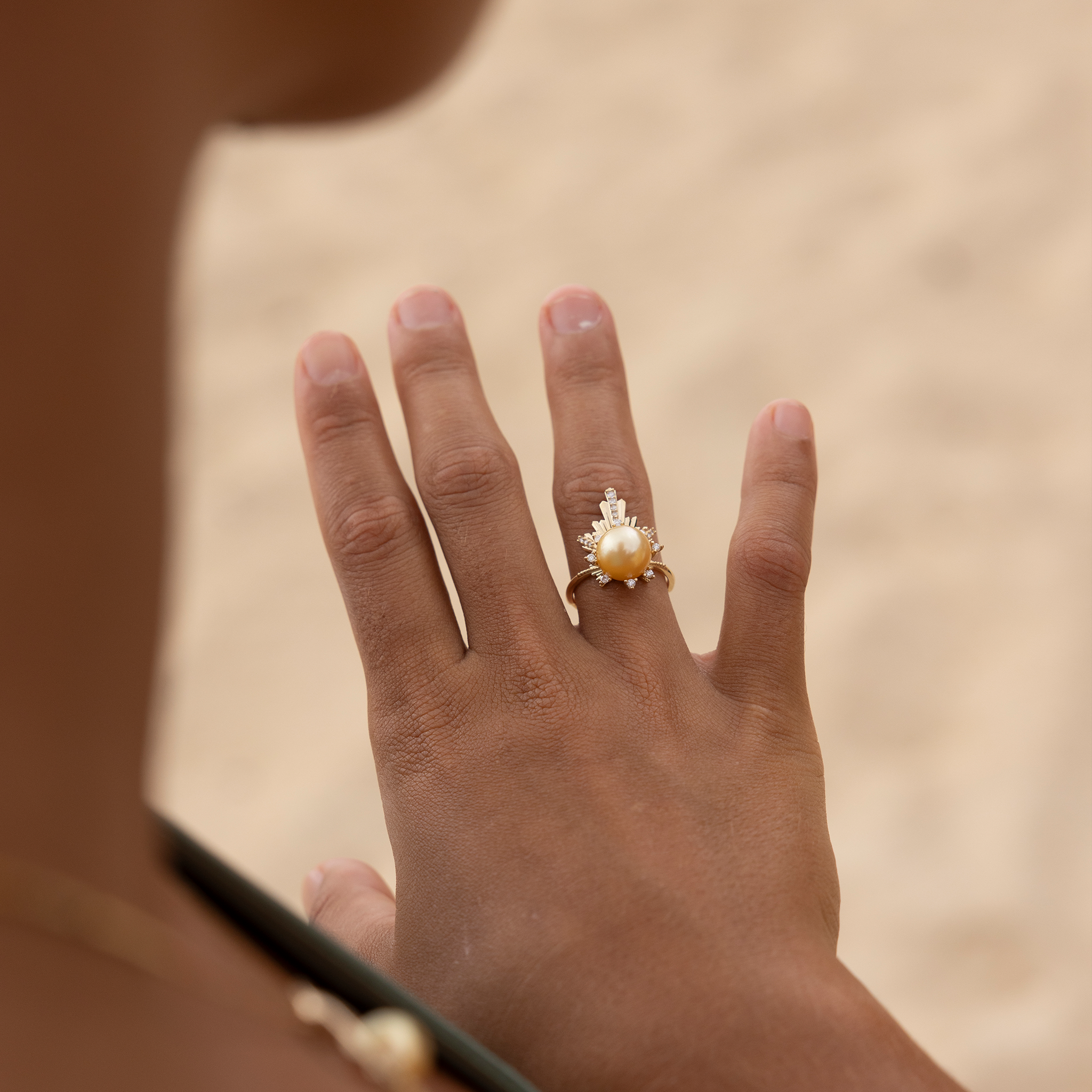 E Hoʻāla South Sea Gold Pearl Ring in Gold with Diamonds - 21mm