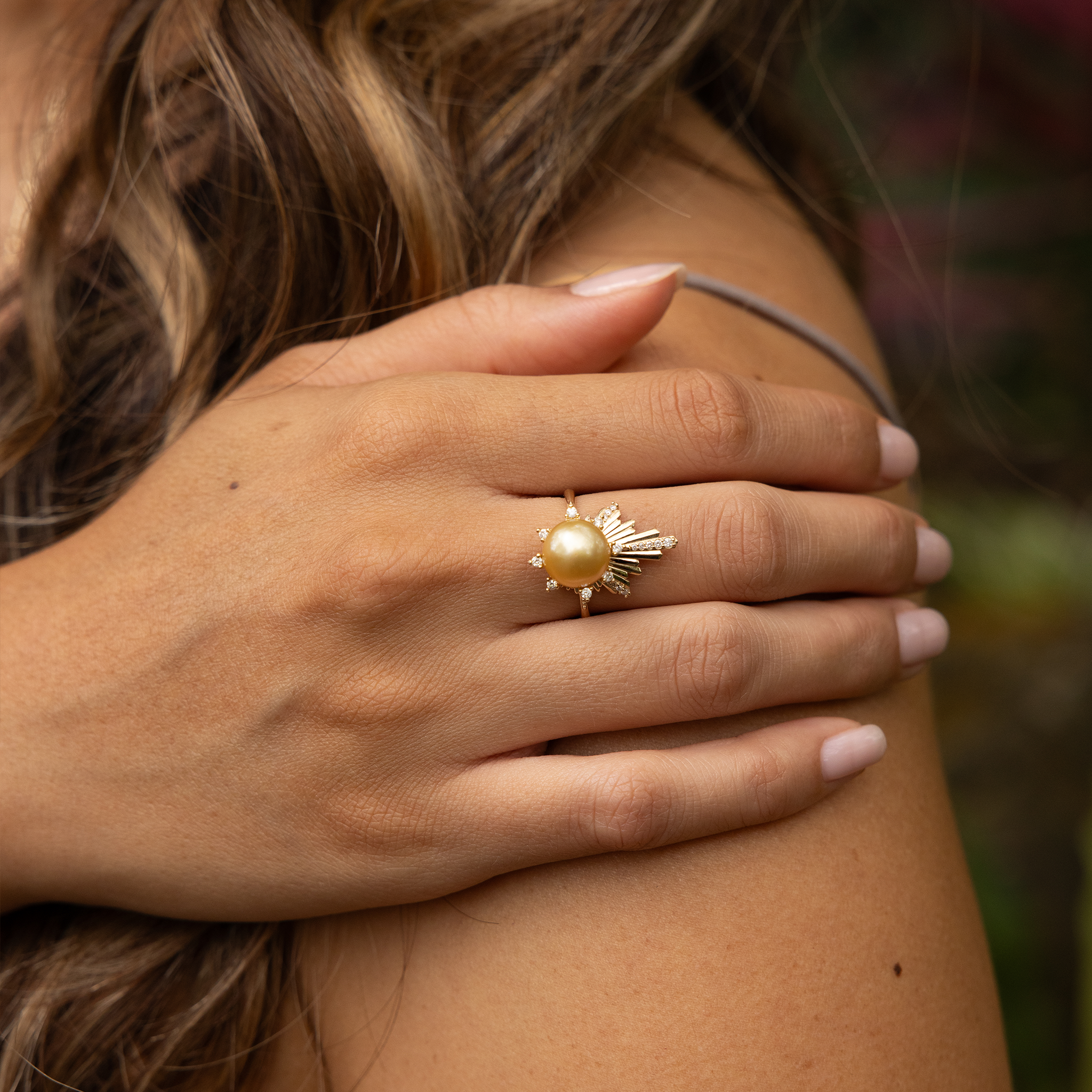 E Hoʻāla South Sea Gold Pearl Ring in Gold with Diamonds - 21mm