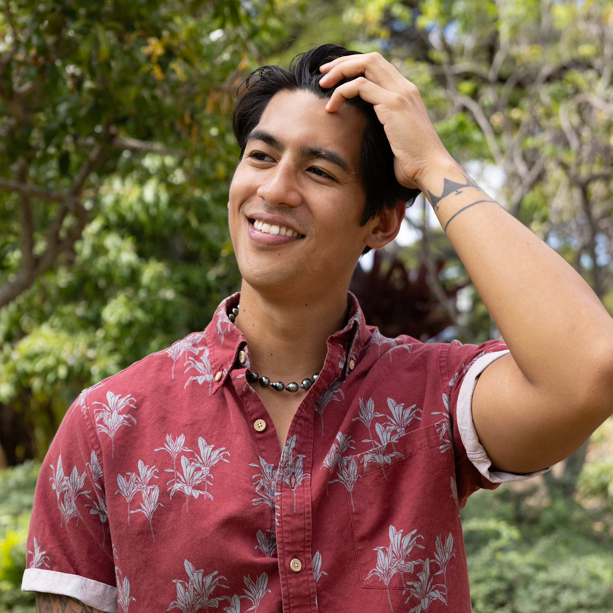 18-19" Tahitian Black Pearl Strand with White Gold Magnetic Clasp - 10-12mm