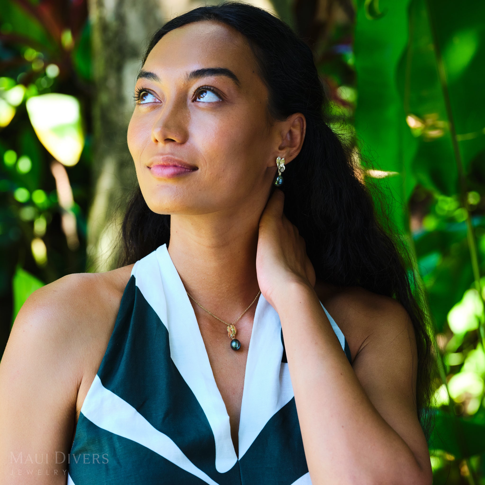 Kalo Circle Tahitian Black Pearl Pendant in Gold - 10-12mm