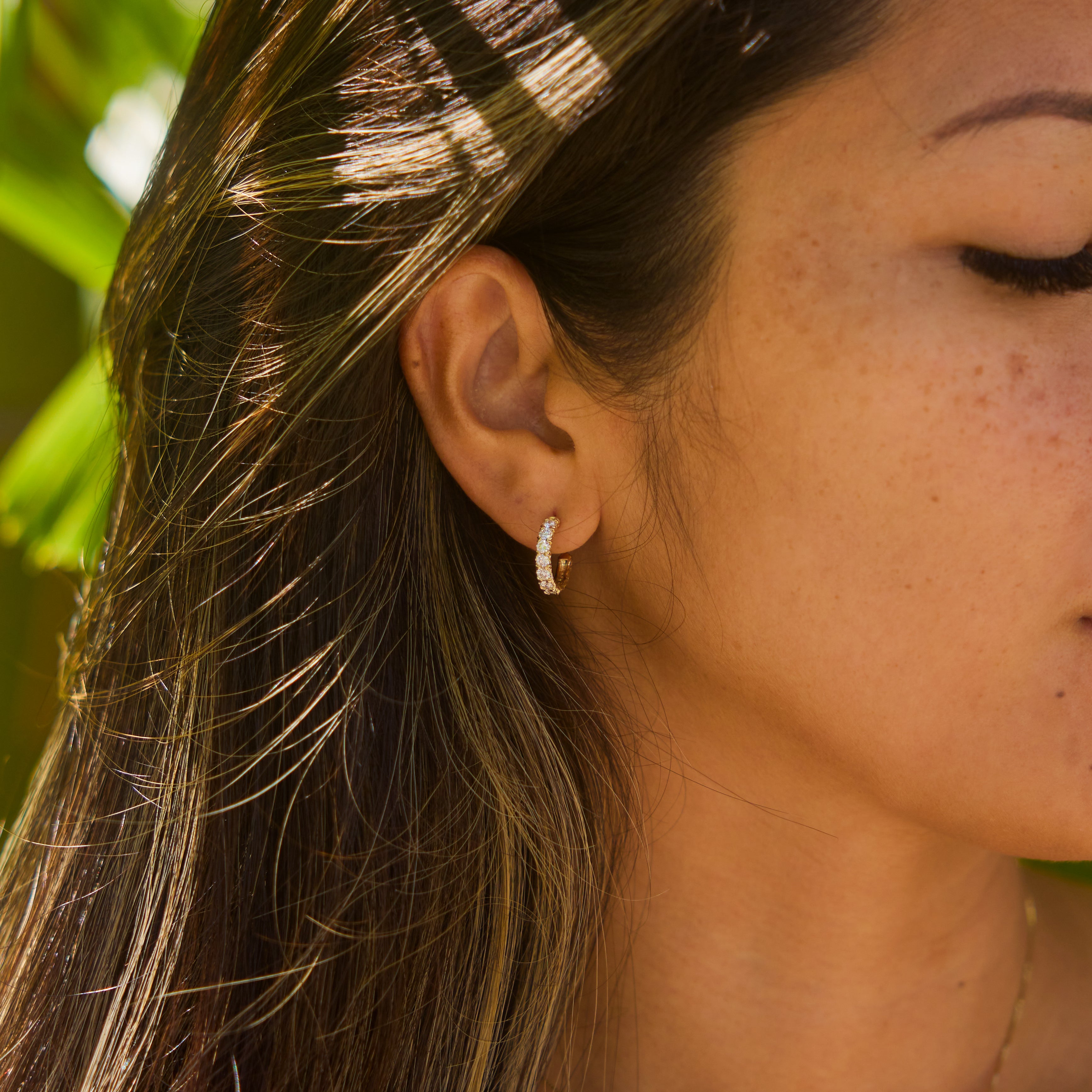 Hidden Hawaiʻi Maile Hoop in Gold with Lab Grown Diamonds - 14mm