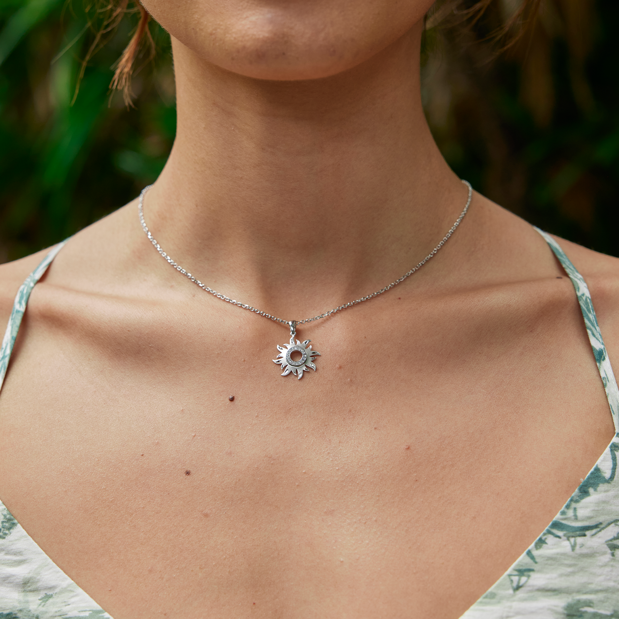 Sun Pendant in White Gold with Diamonds - 17mm