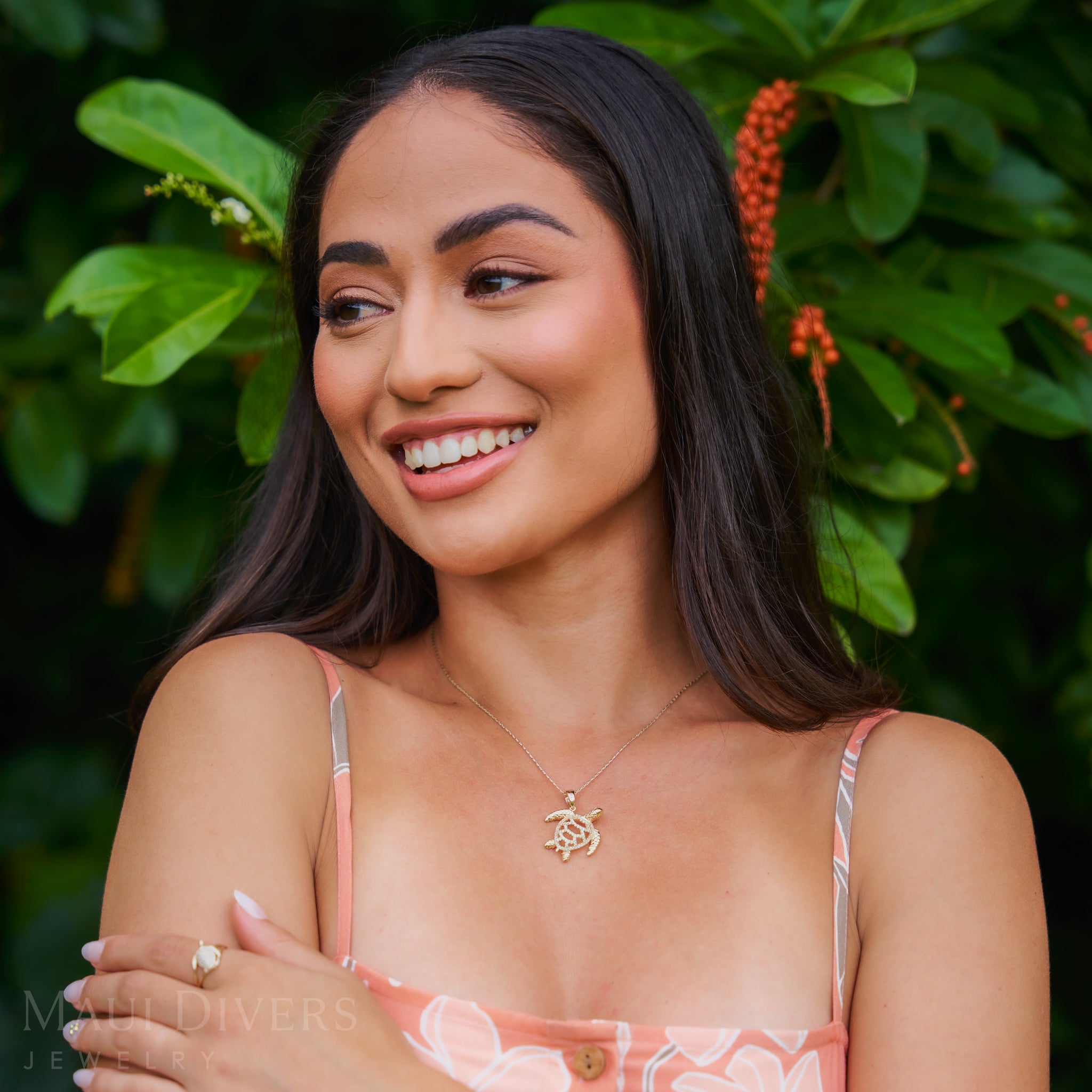 Honu Pendant in Gold with Diamonds - 28mm