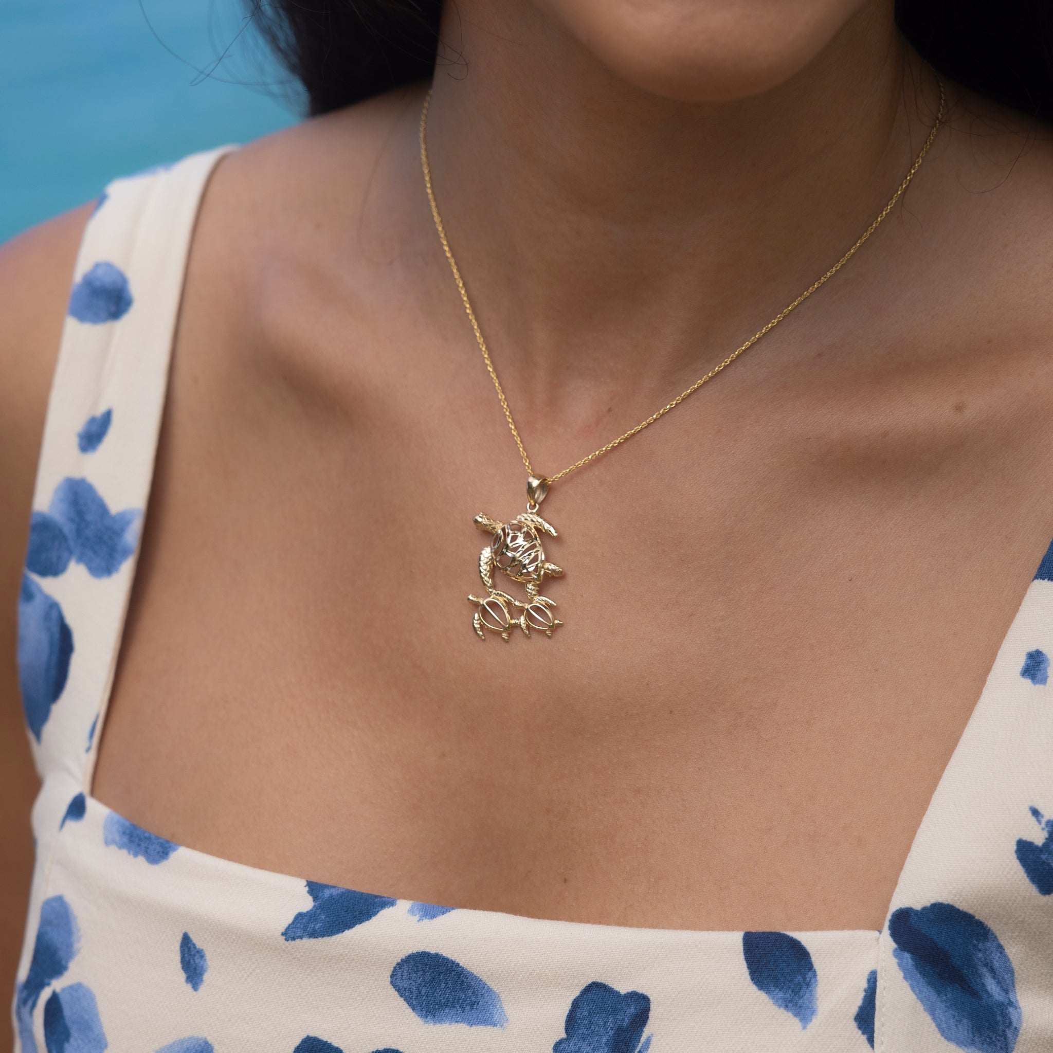 Honu ʻOhana (Family) Pendant in Gold - 25mm