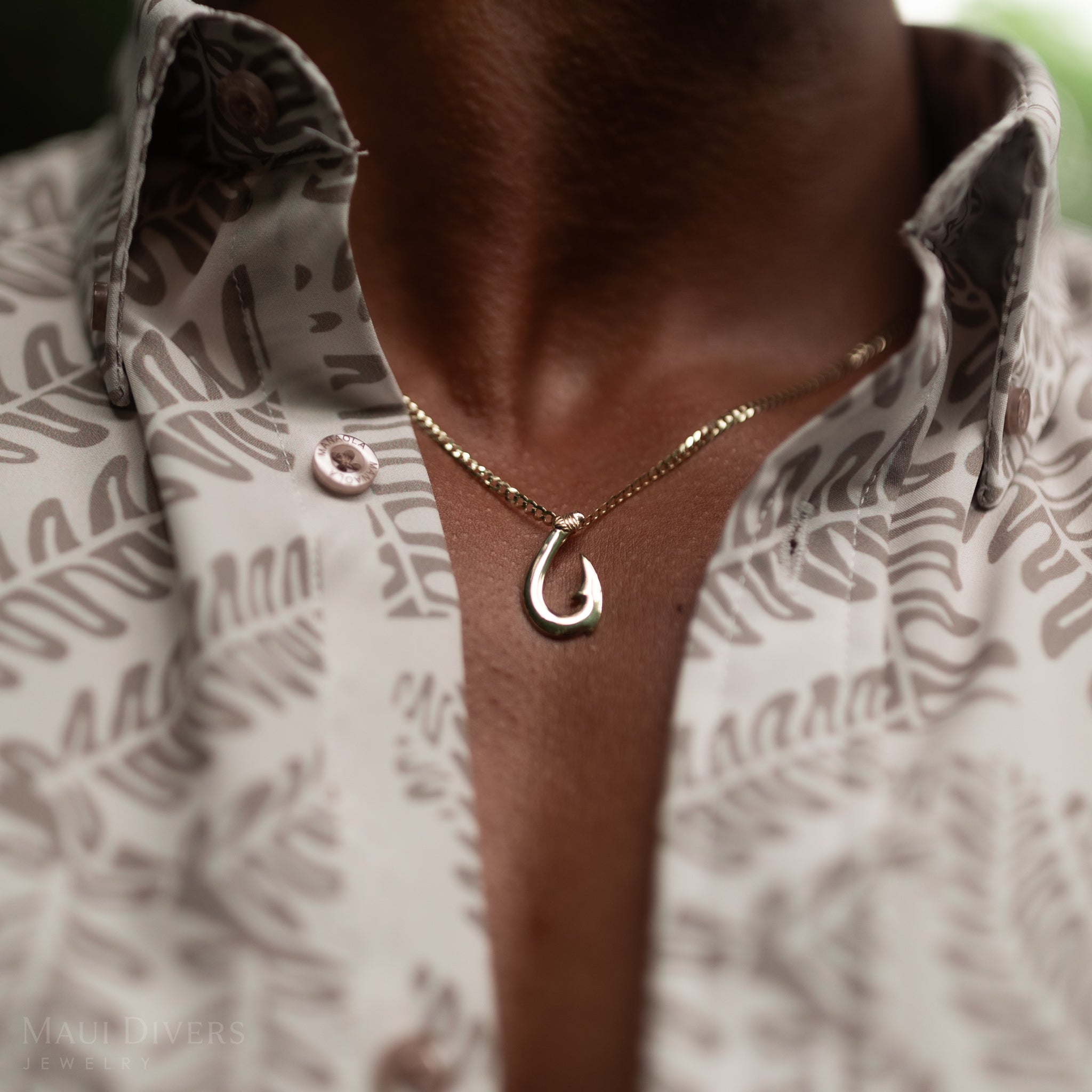 Fish Hook Pendant in Gold - 24mm