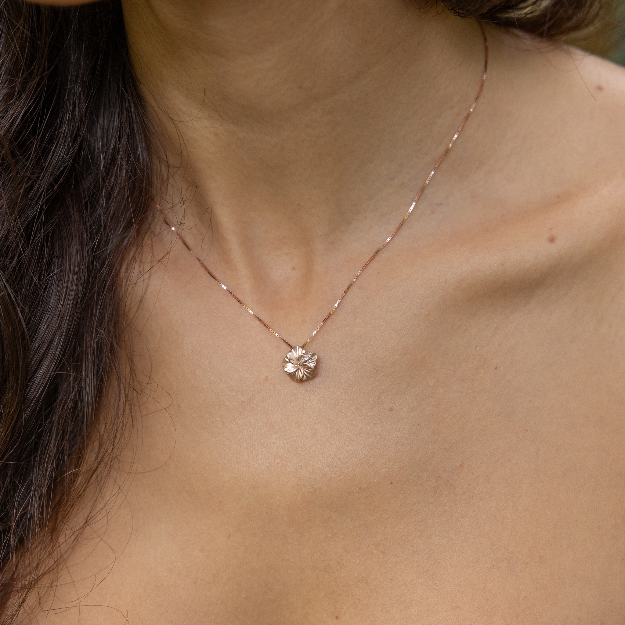 Hawaiian Gardens Hibiscus Pendant in Rose Gold with Diamonds - 11mm