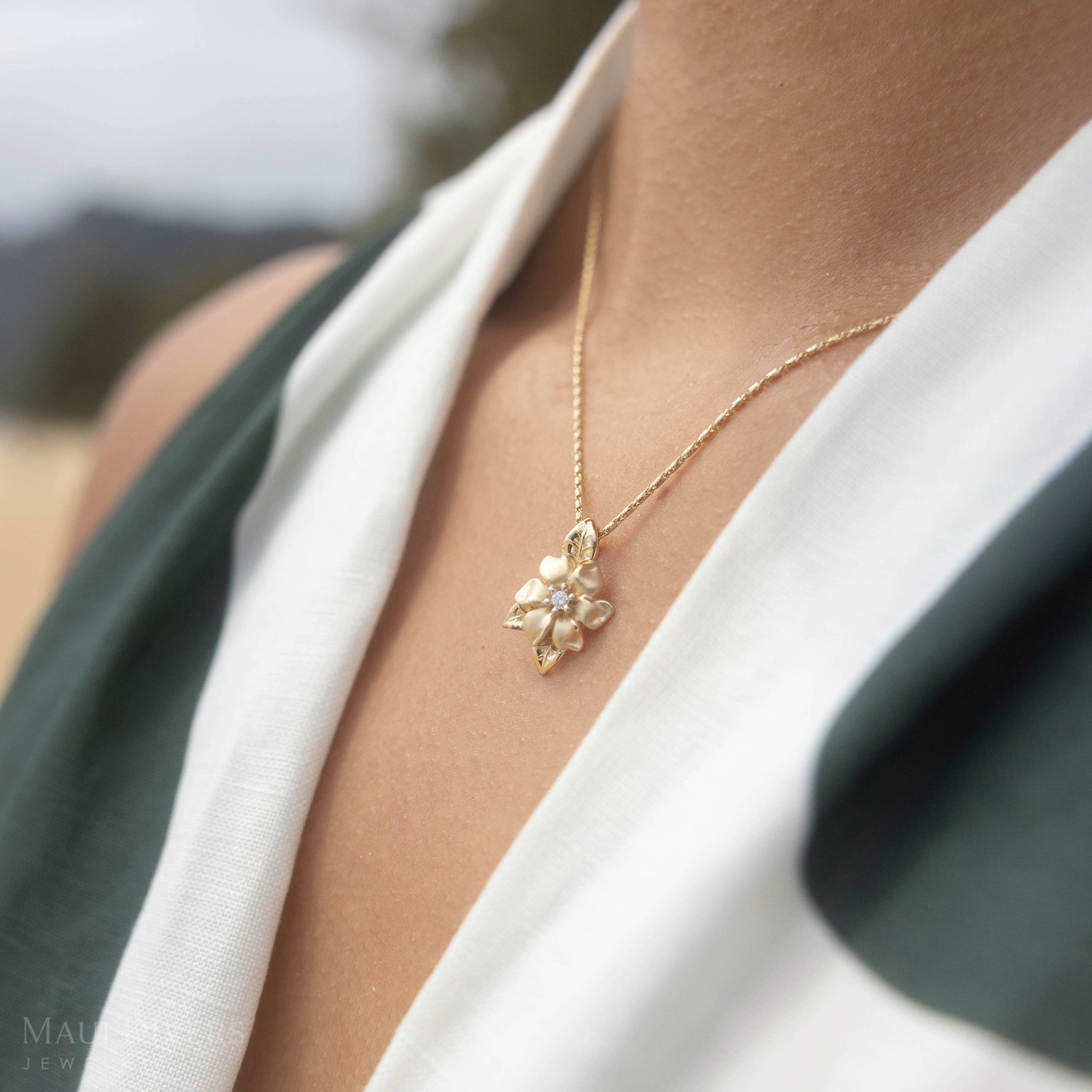 Nāʻū Pendant in Gold with Diamond - 18mm