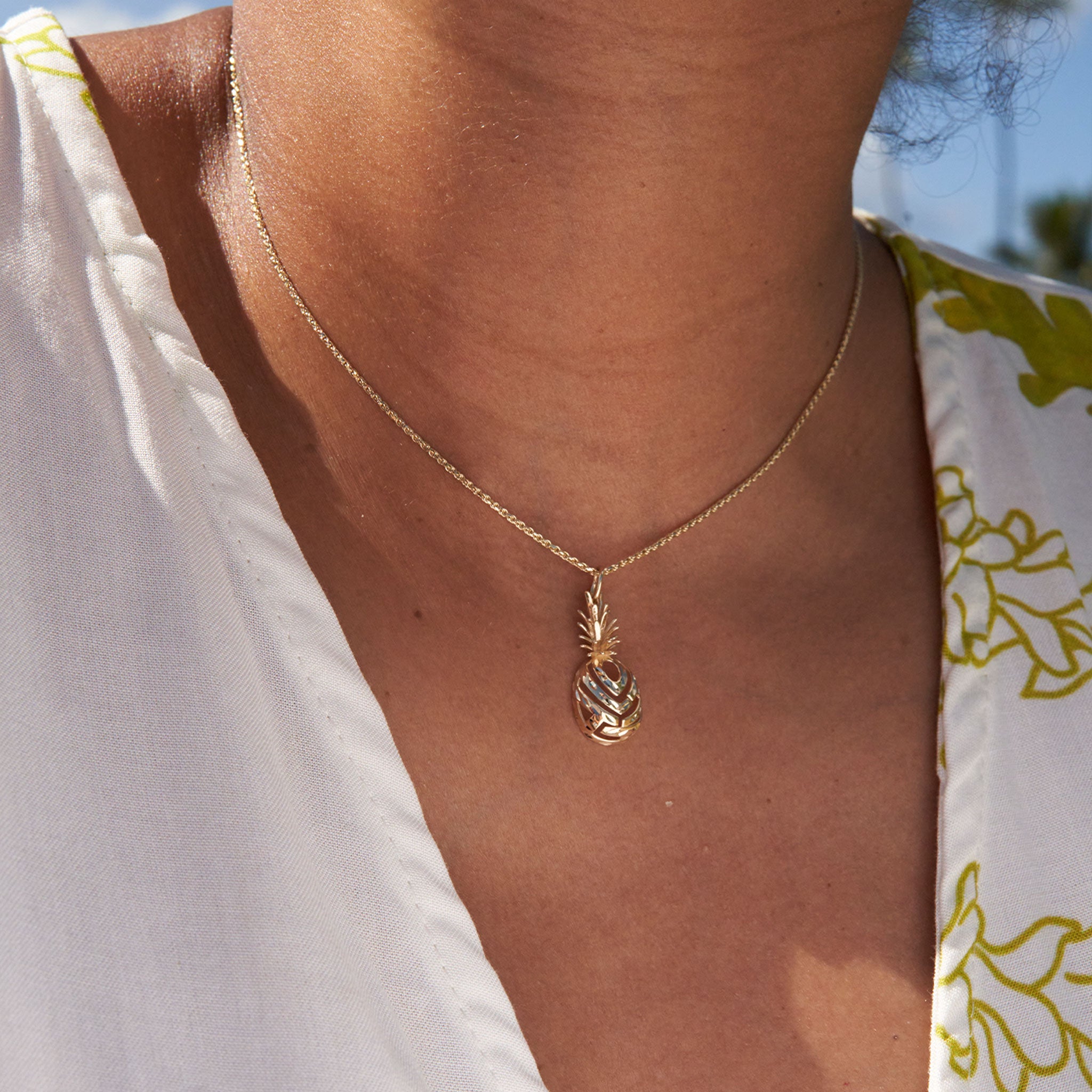 Aloha Ananas-Anhänger in Gold