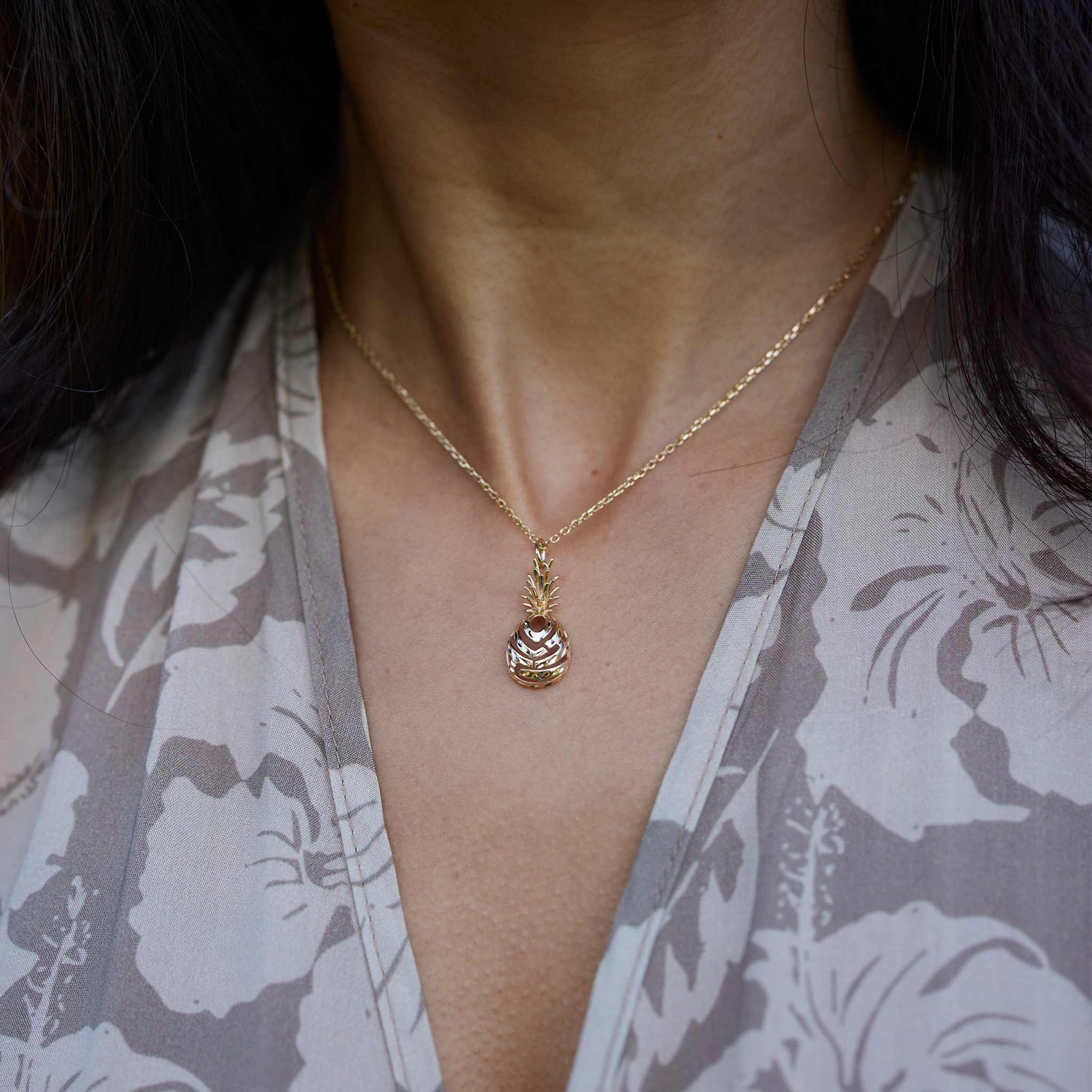 Aloha Ananas-Anhänger in Gold
