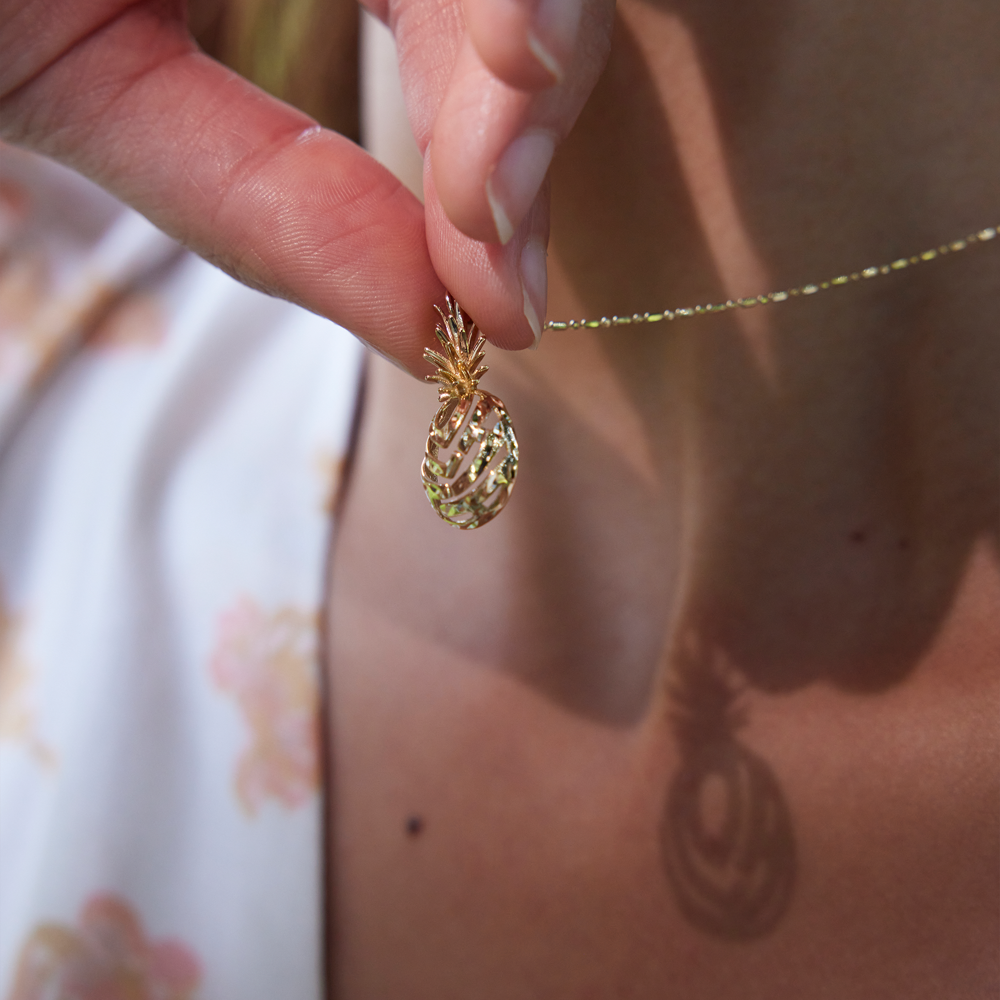 Aloha Ananas-Anhänger in Gold