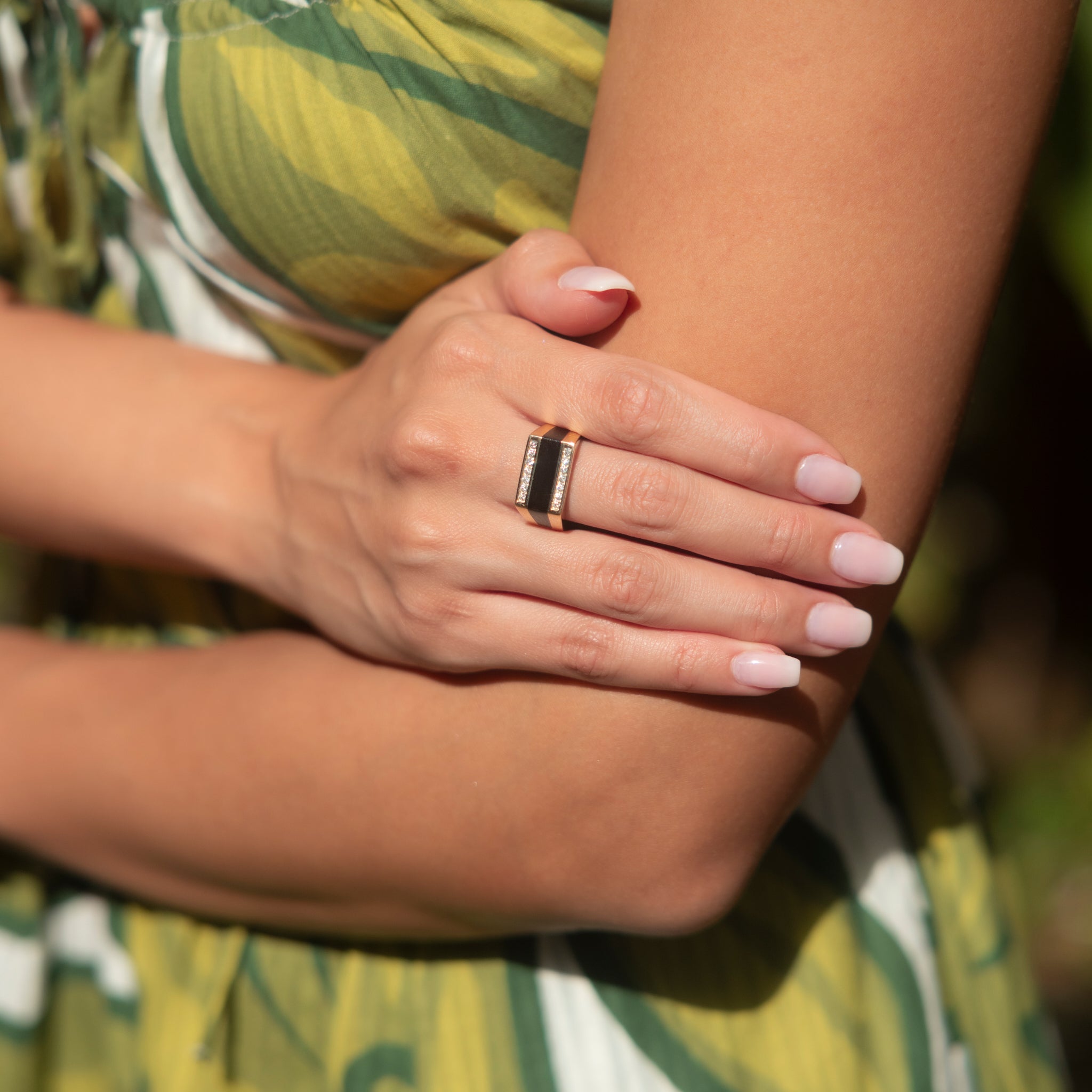 Black Coral Ring in Gold with Diamonds - 10mm