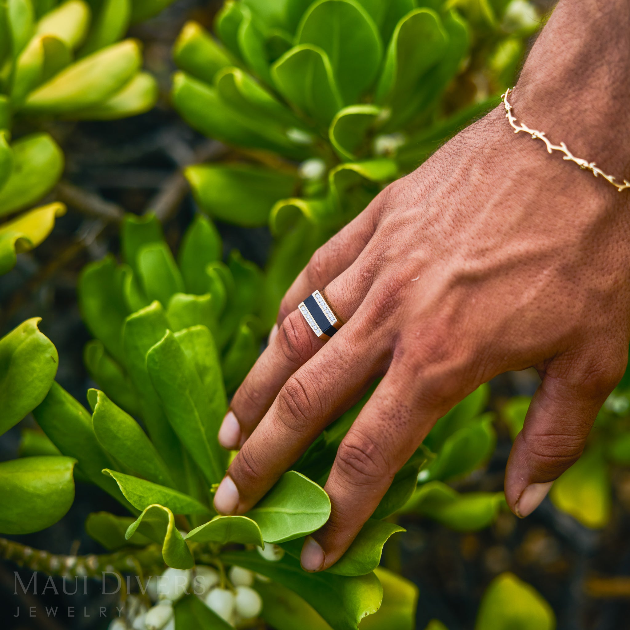 黒サンゴゴールドダイヤの指輪