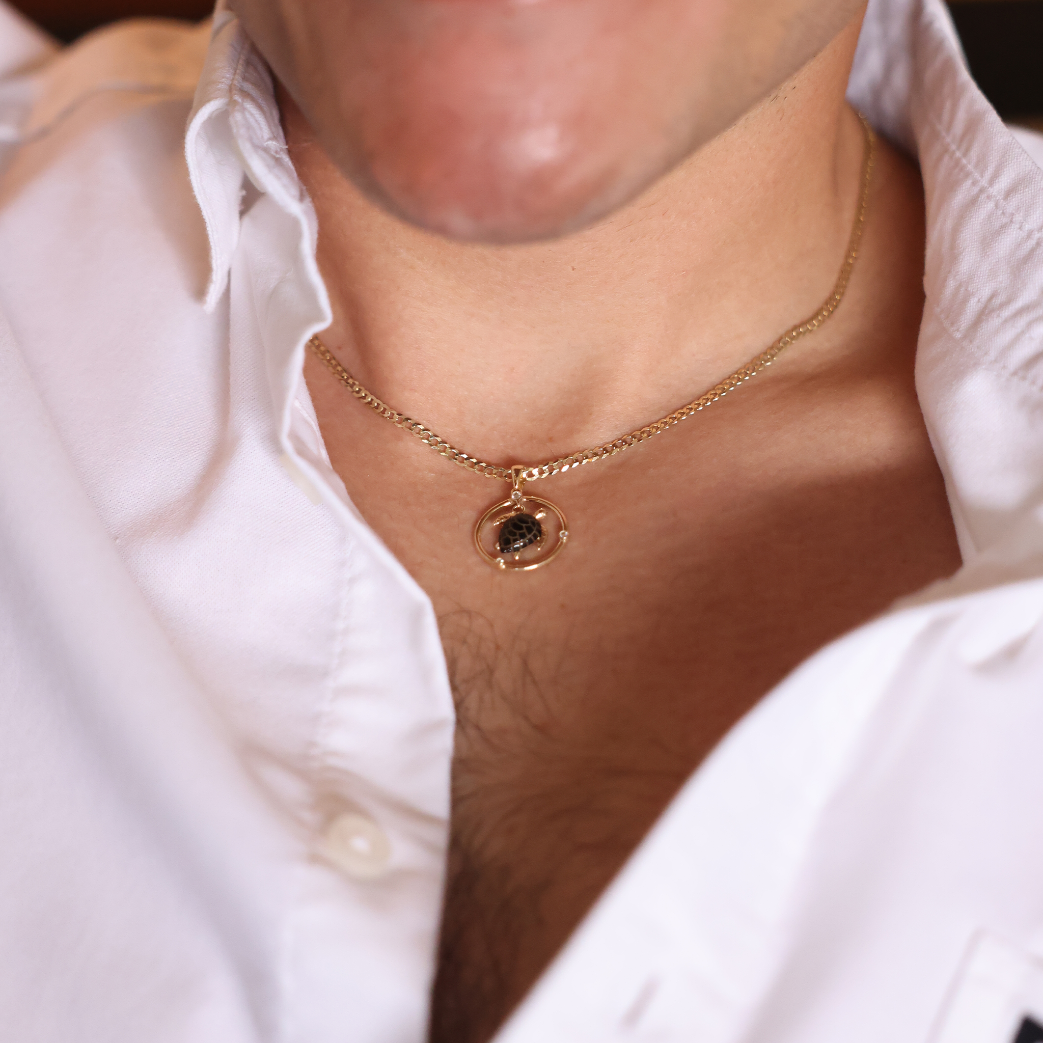 Honu Black Coral Pendant in Gold with Diamonds - 12mm