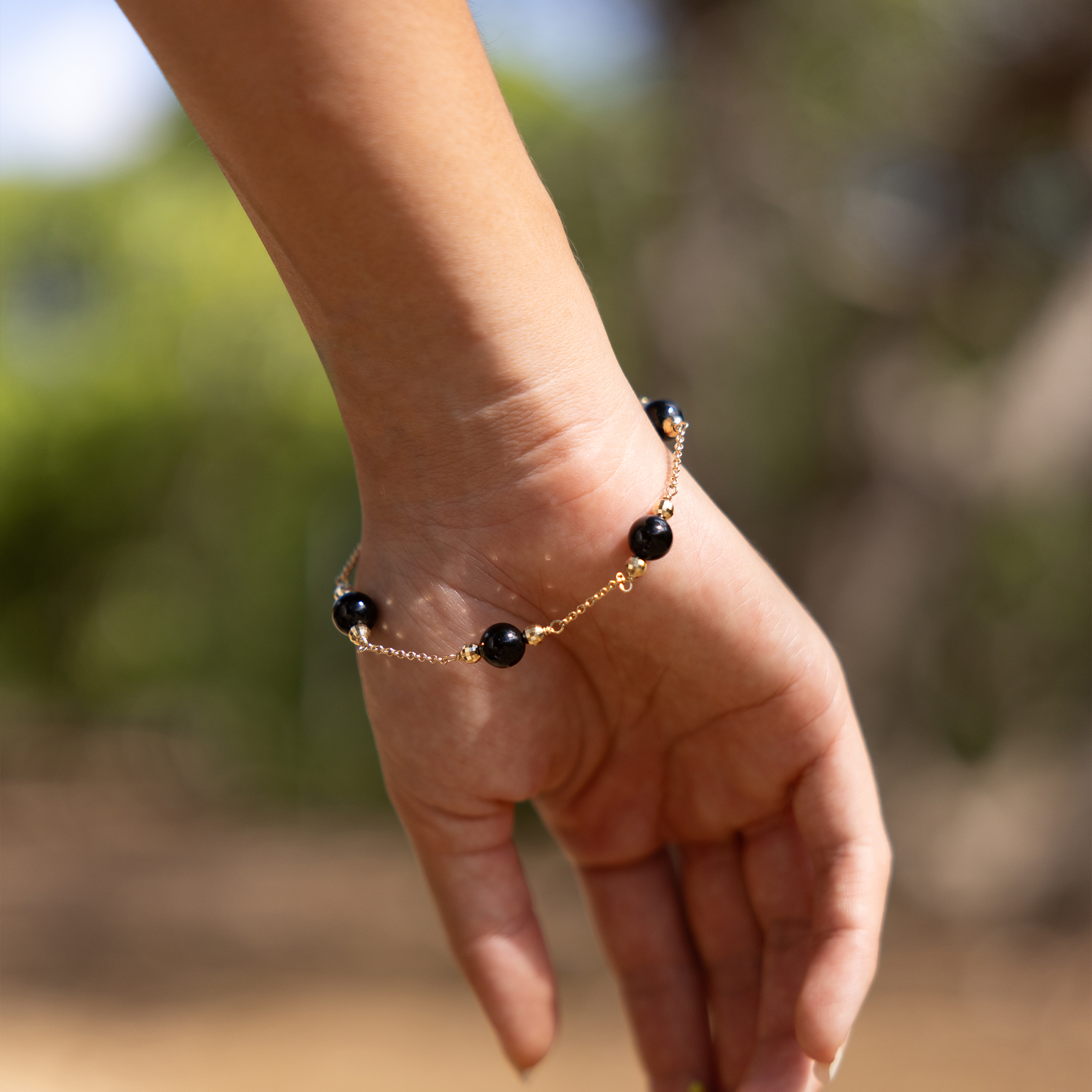 7.5-8" Hawaiian Black Coral Bracelet in Gold