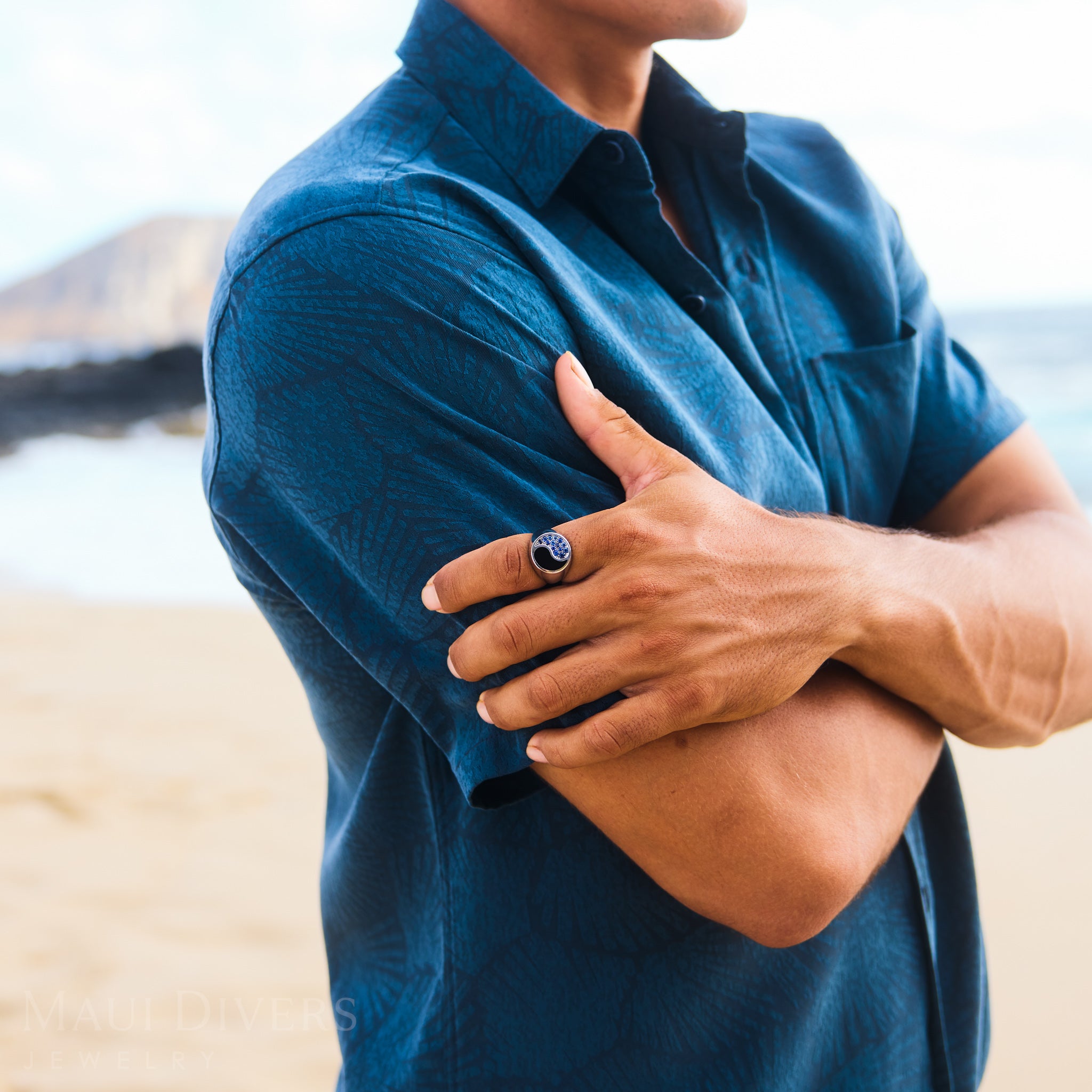 青い金の陰陽の黒いコーラルリング青いサファイアと青いサファイア - 17.5mm