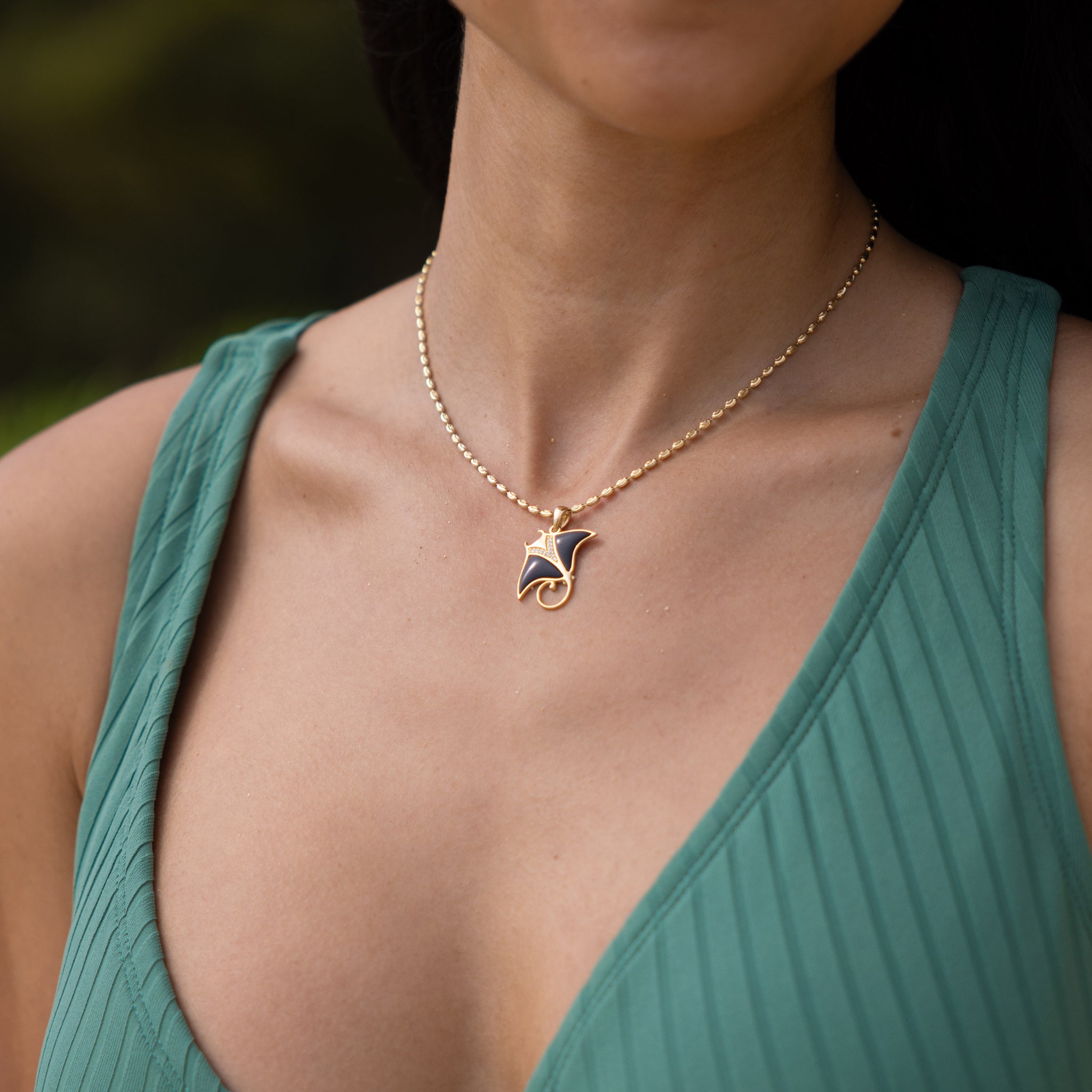 Sealife Manta Ray Black Coral Anhänger in Gold mit Diamanten – 21 mm
