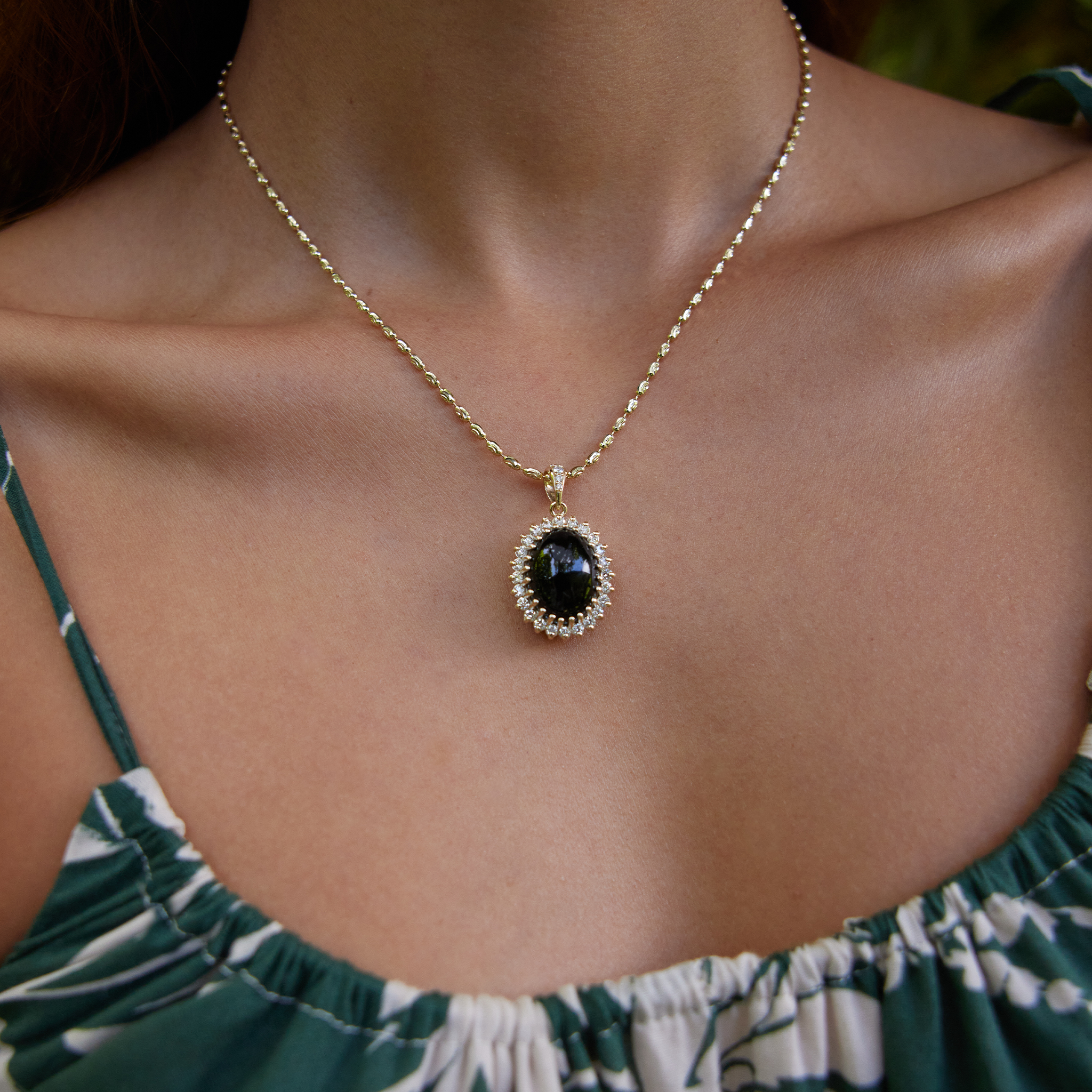 Princess Ka‘iulani Black Coral Pendant in Gold with Diamonds - 21.5mm