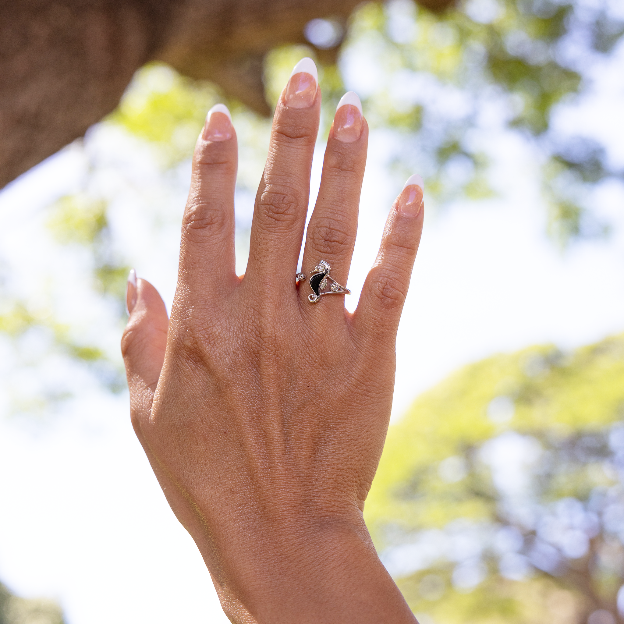Sealife Seahorse Black Coral Ring in White Gold with Diamonds - 15mm