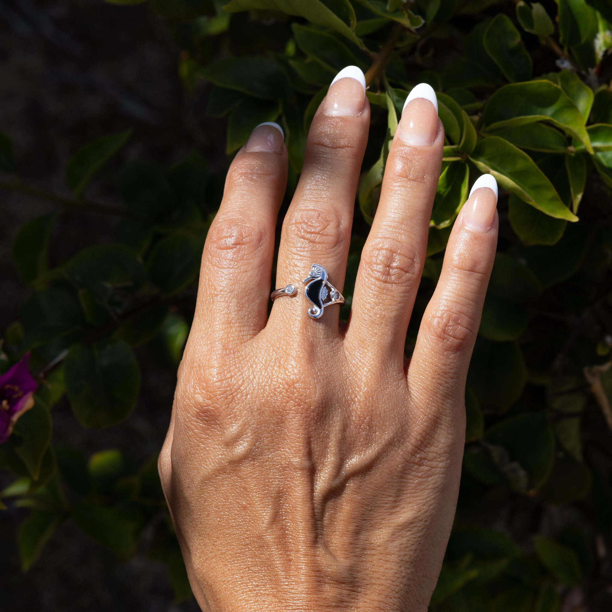 Sealife Seahorse Black Coral Ring in White Gold with Diamonds - 15mm
