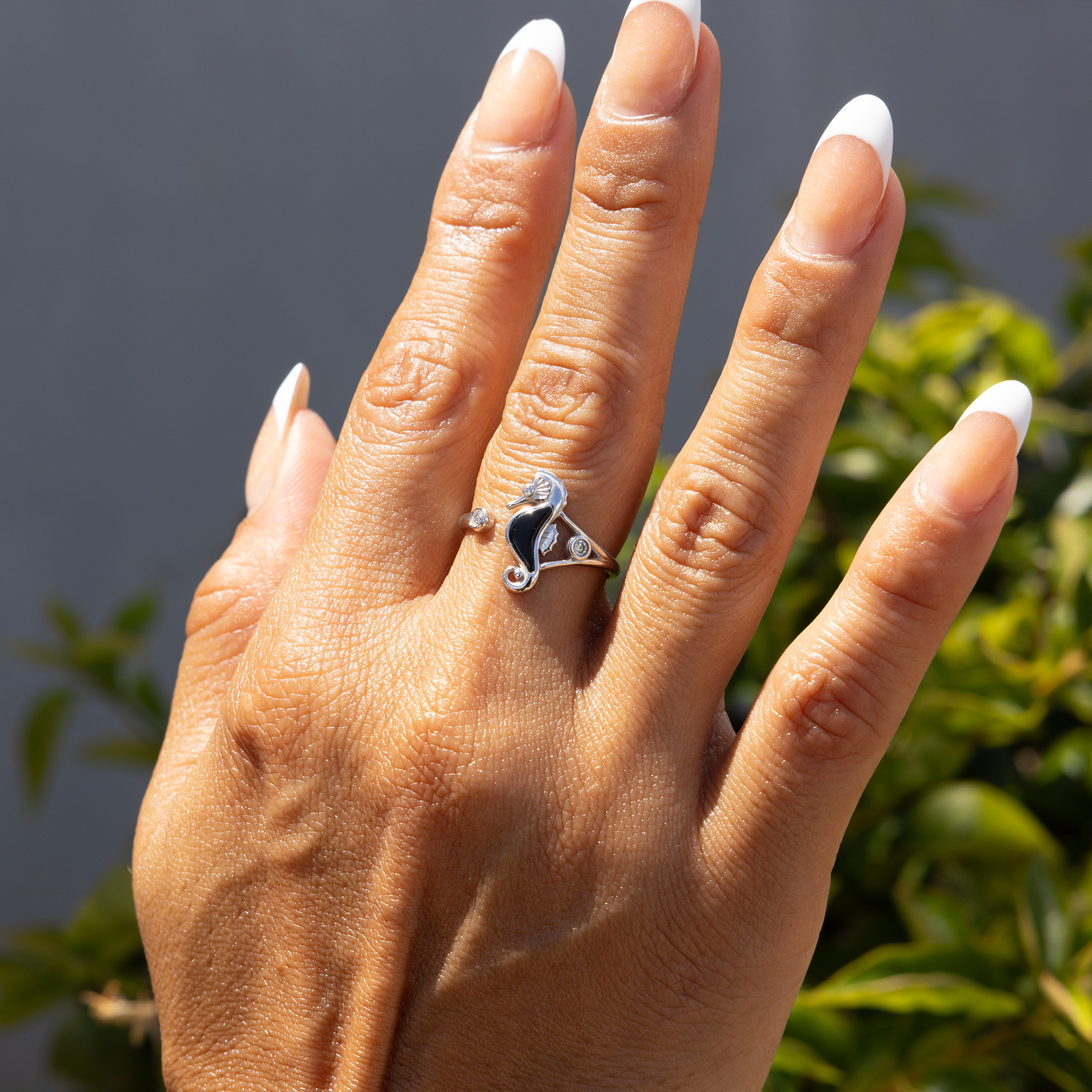 Sealife Seahorse Black Coral Ring in White Gold with Diamonds - 15mm
