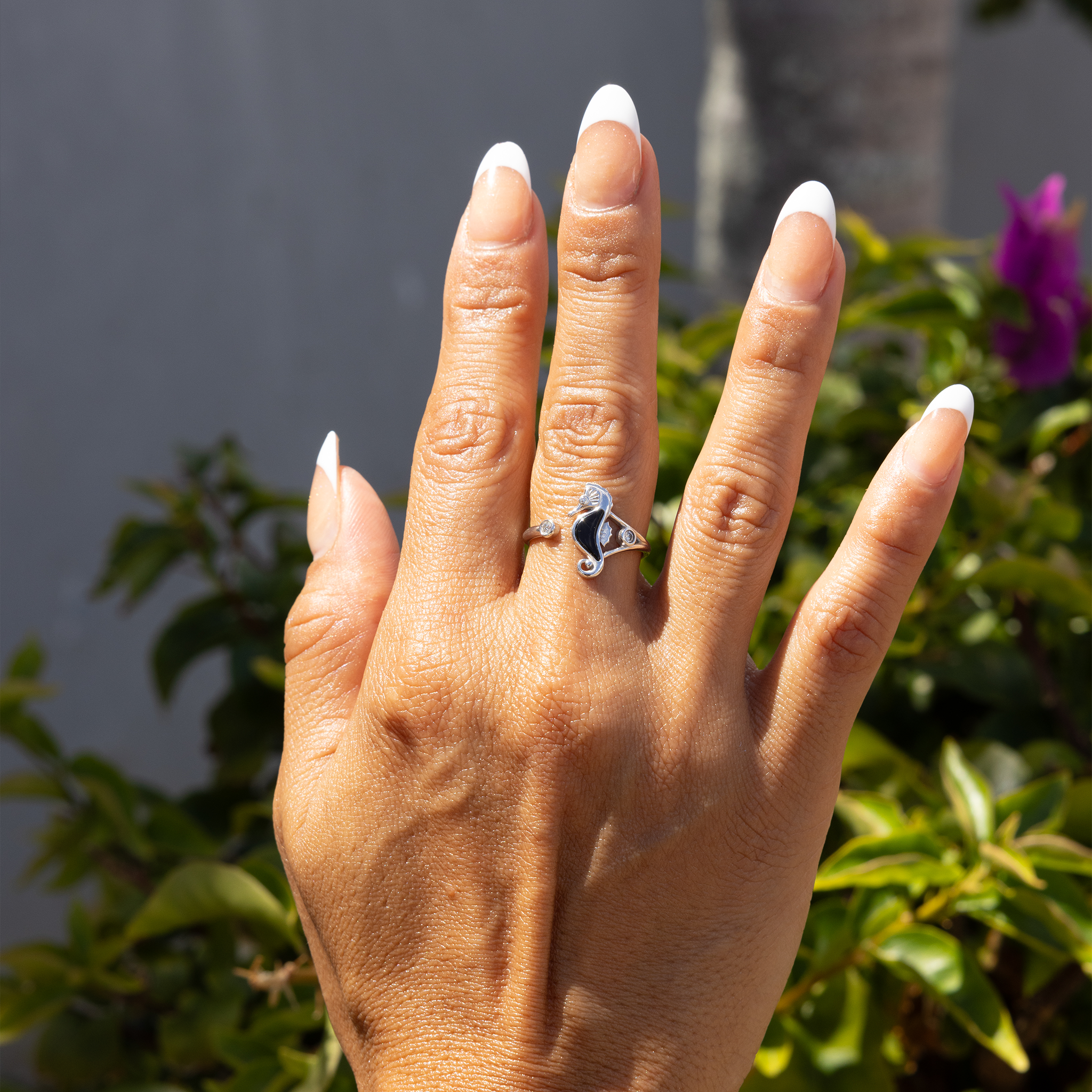 Sealife Seahorse Black Coral Ring in White Gold with Diamonds - 15mm