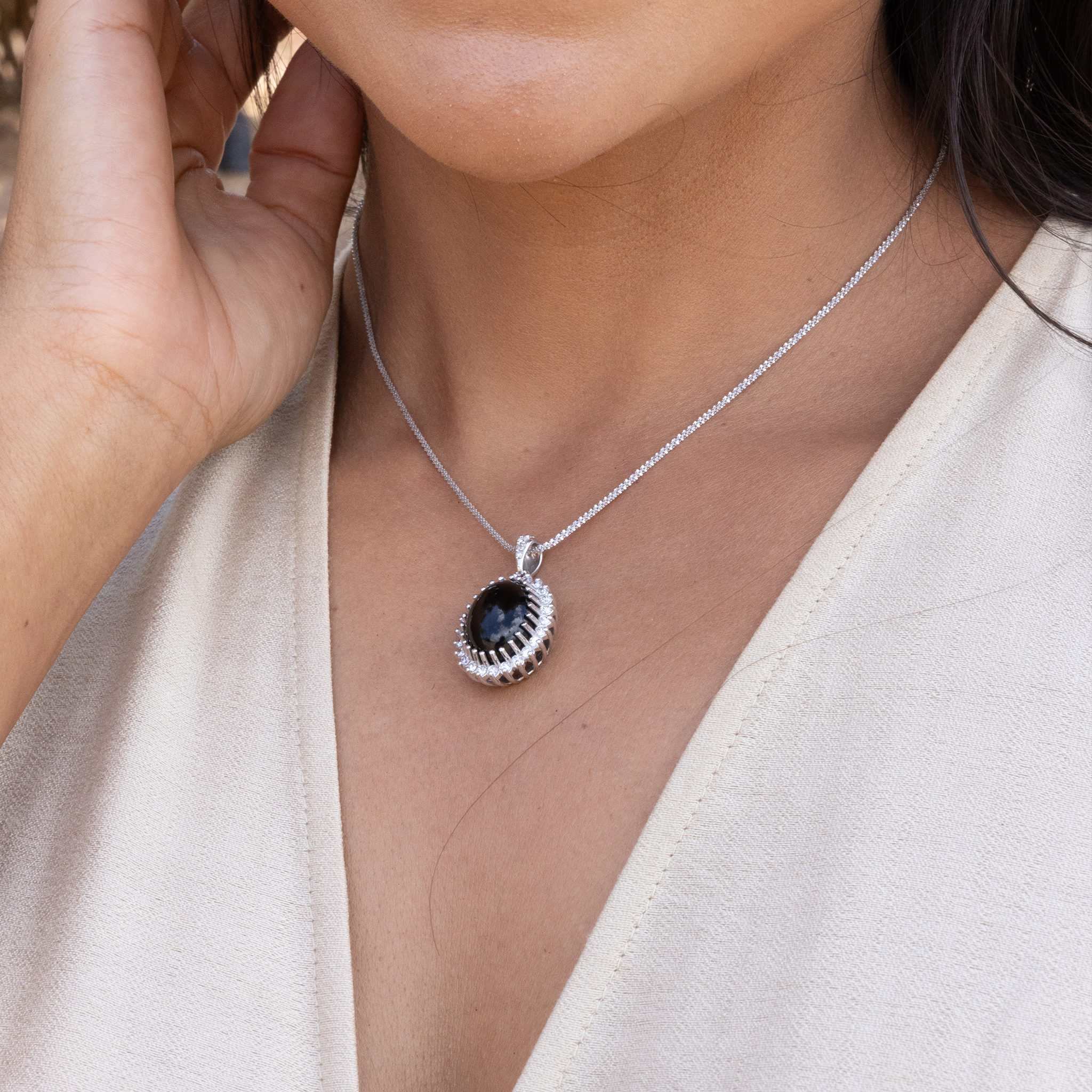 Princess Ka‘iulani Black Coral Pendant in White Gold with Diamonds - 16mm