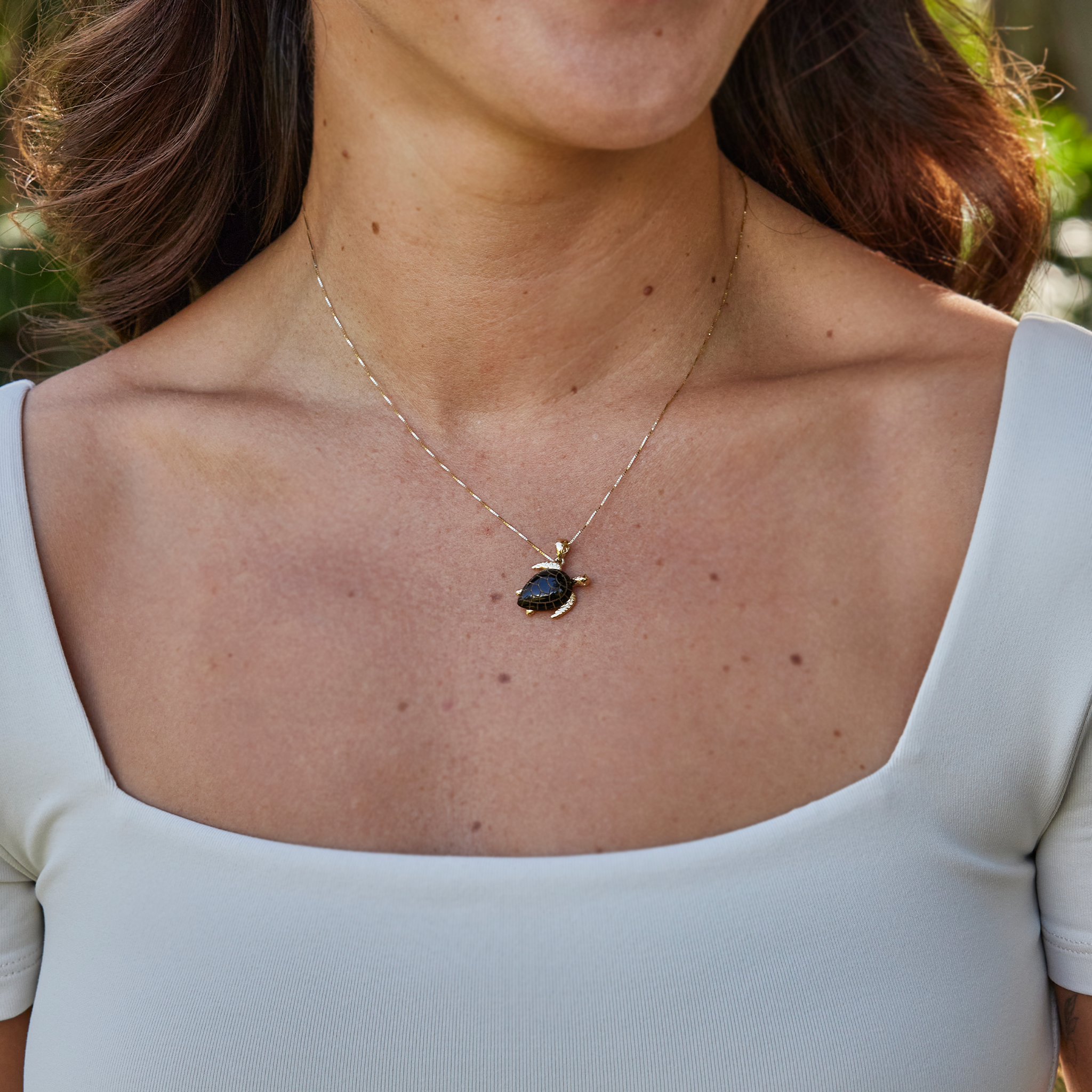 Honu Black Coral Pendant in Gold - 16mm