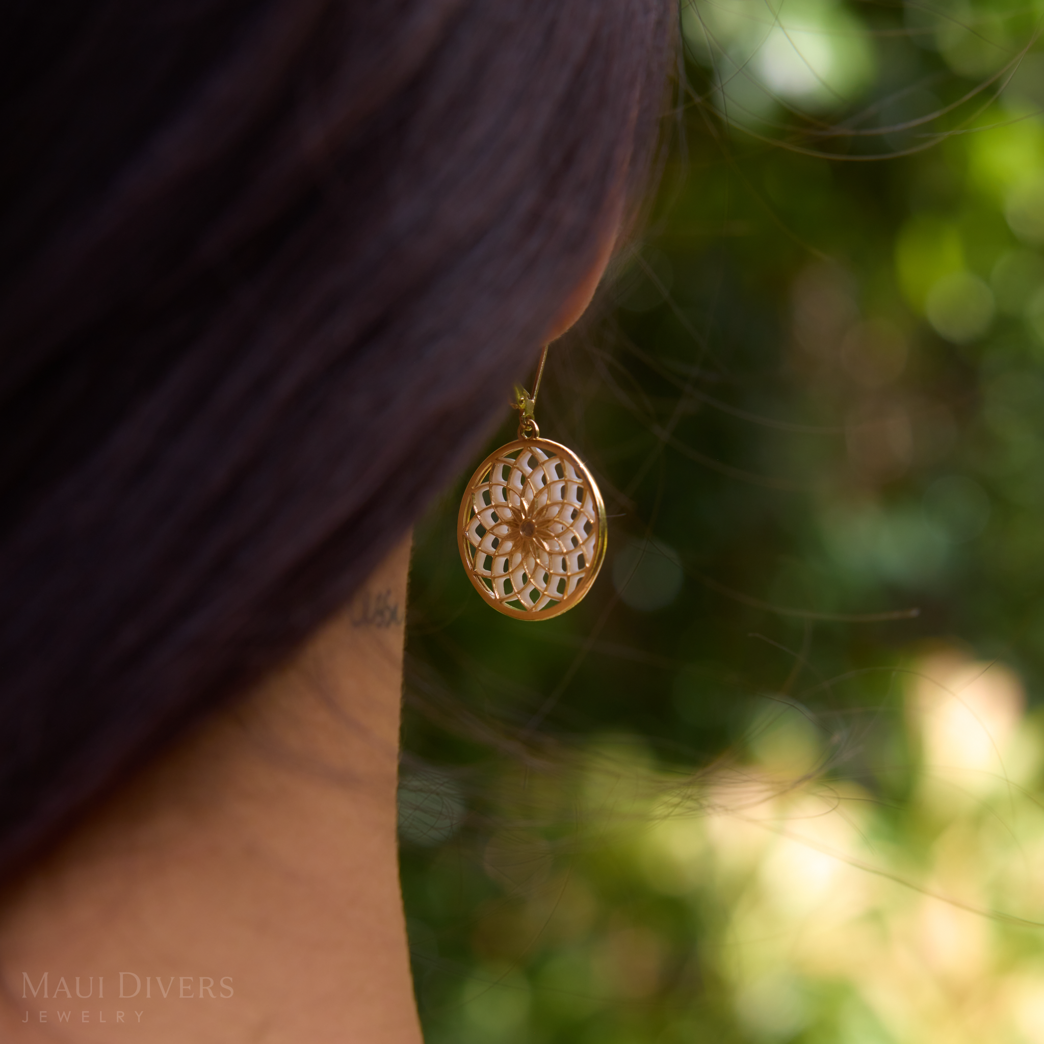 Protea Perlmutt-Ohrringe in Gold mit Diamanten - 22 mm