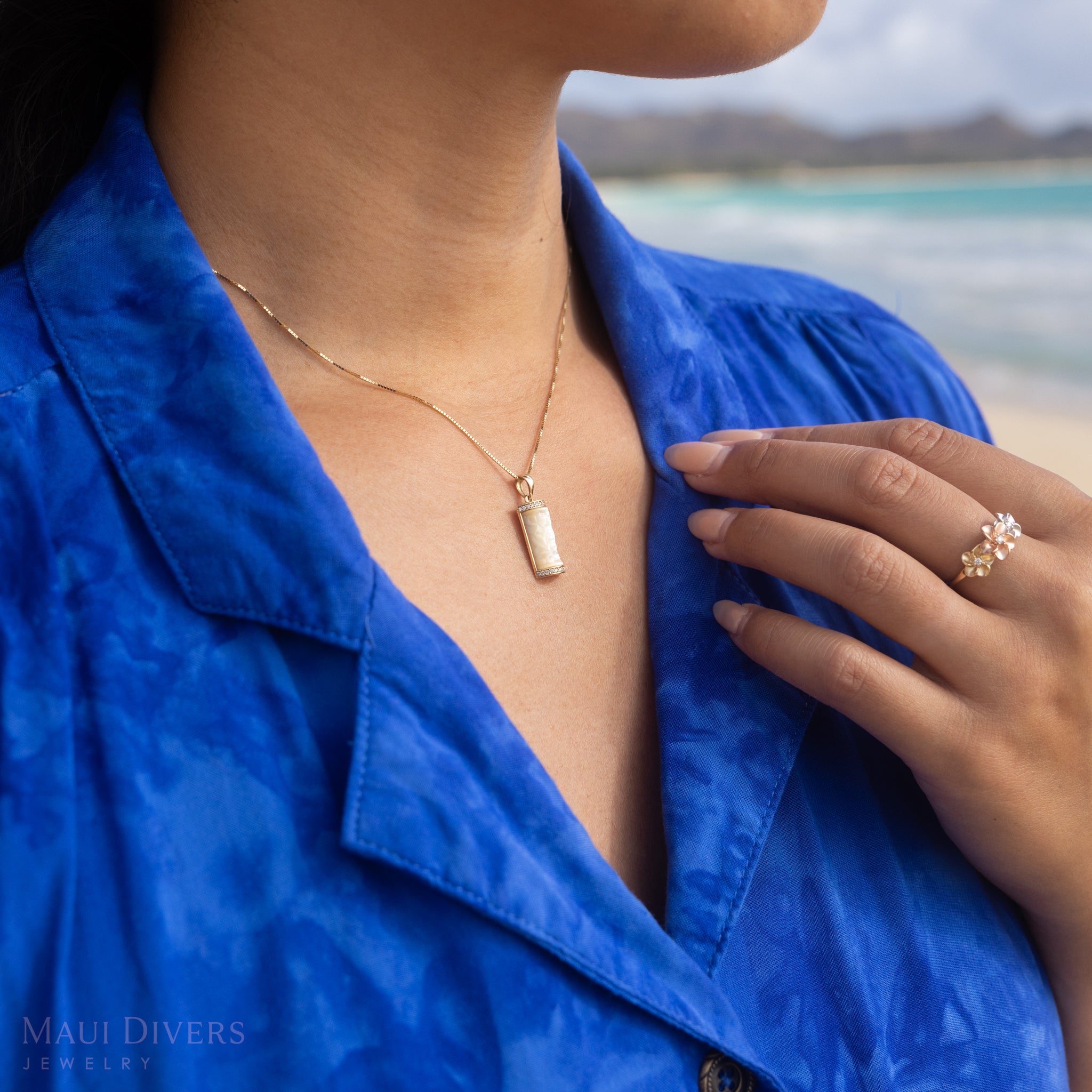 Hawaiian Erbstück Plumeria Perlmutt-Anhänger in Gold – 17 mm