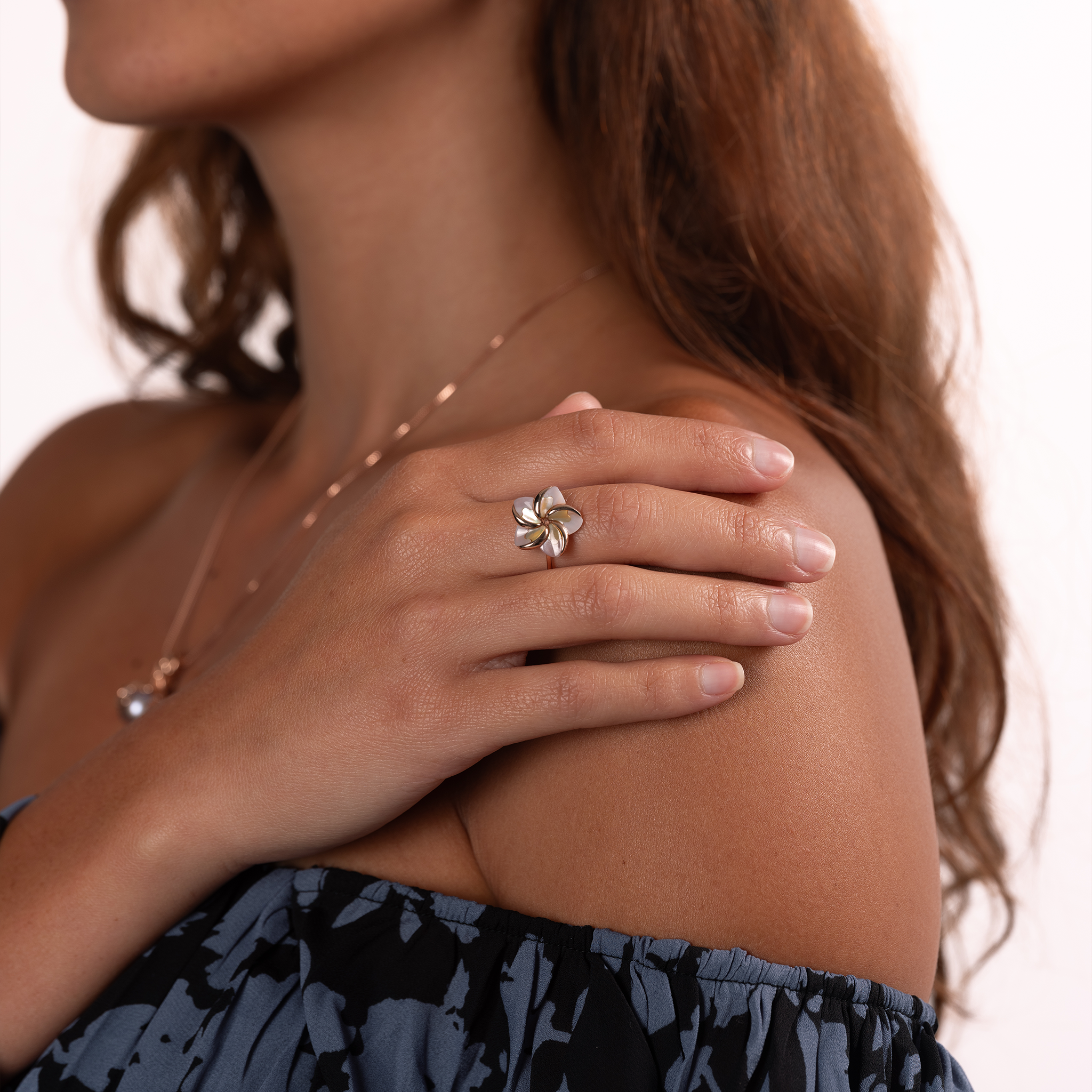 Plumeria Mother of Pearl Ring in Rose Gold - 16mm