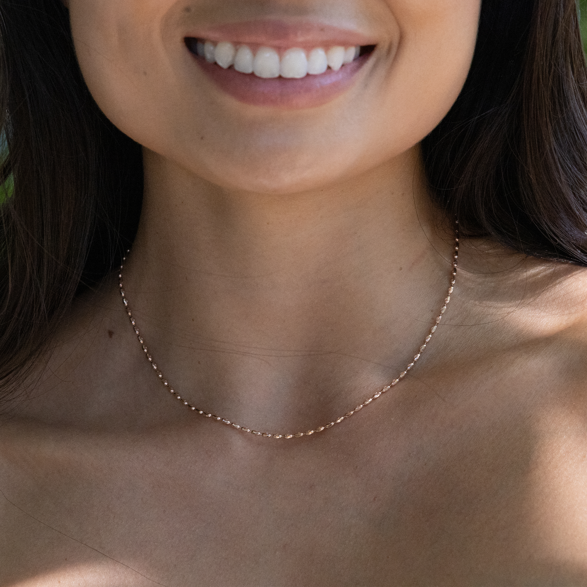 Close up of 1.8mm Ovalina Chain in Rose Gold on a woman's neckline