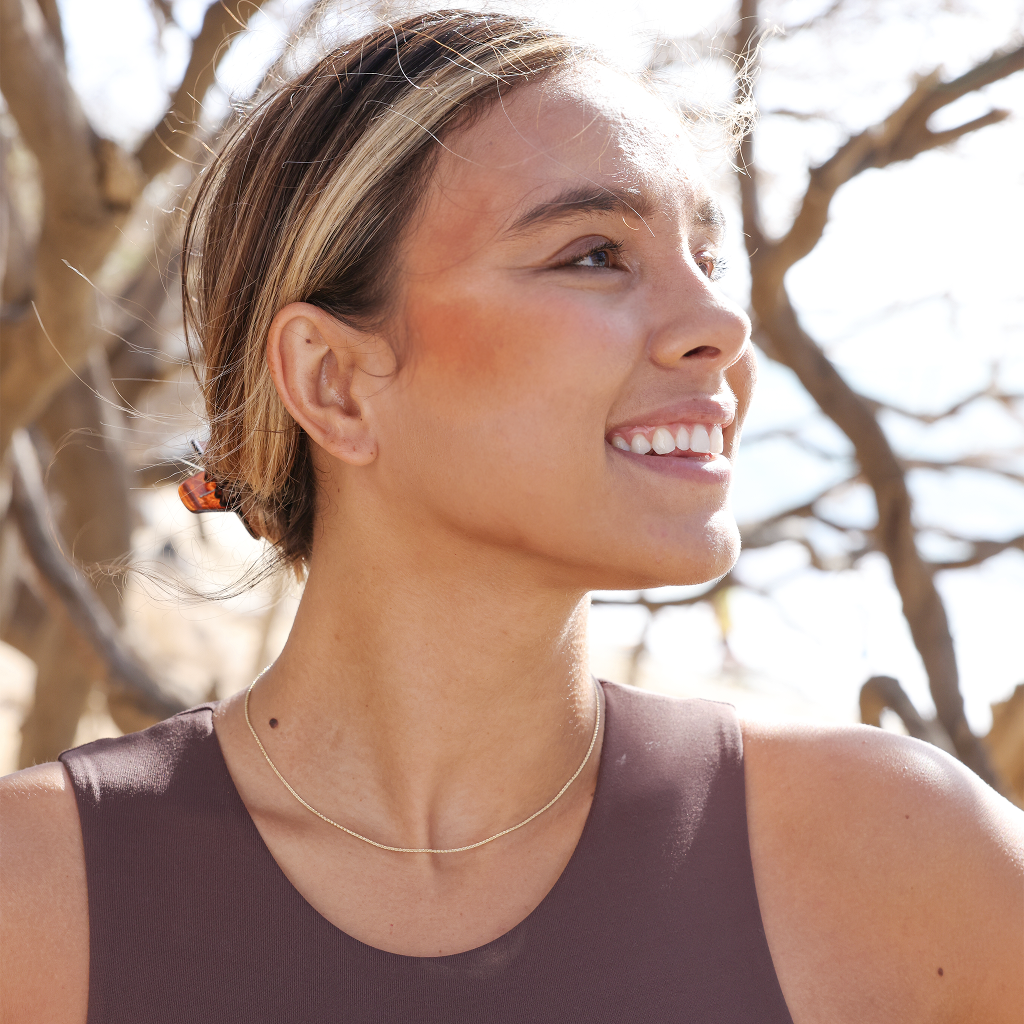 Woman outdoors wearing 1.2mm Espiga Chain in Gold