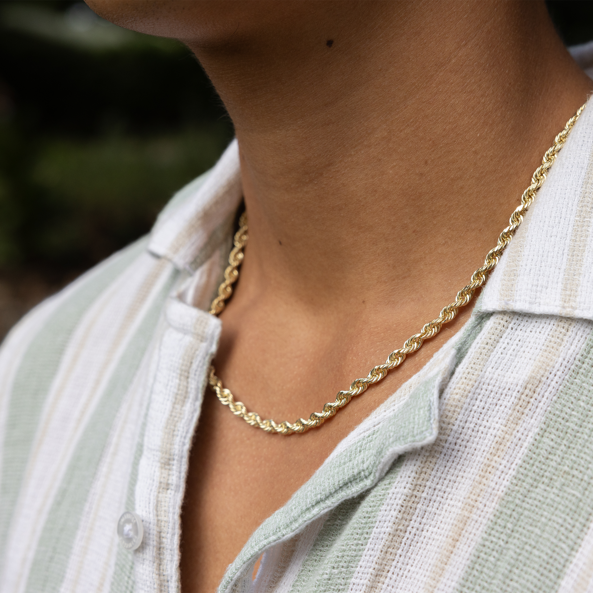 Close up of 5mm Rope Chain in 14k Yellow Gold on a man's neckline
